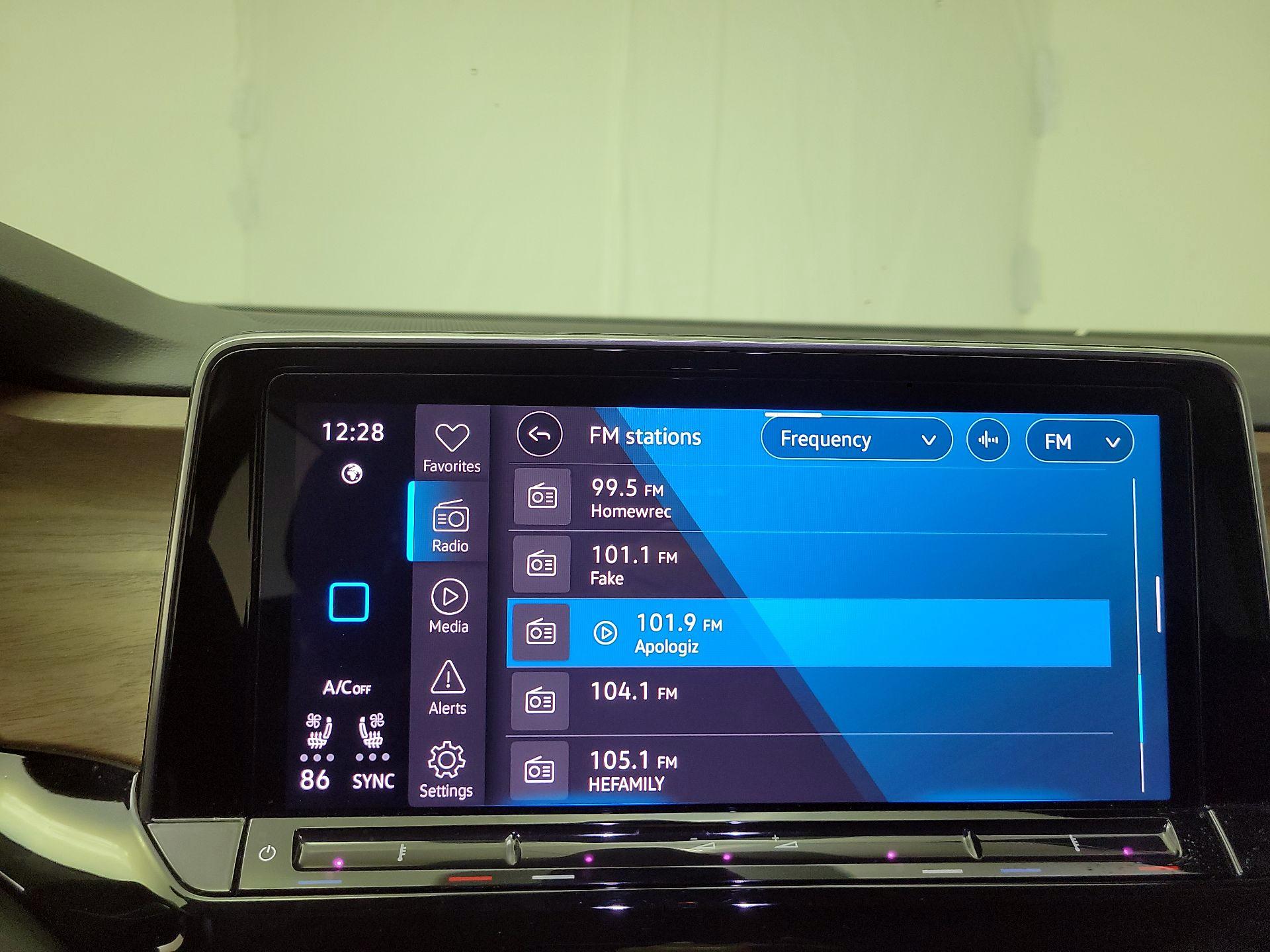 Thumbnail: 2024 Volkswagen Atlas - 13