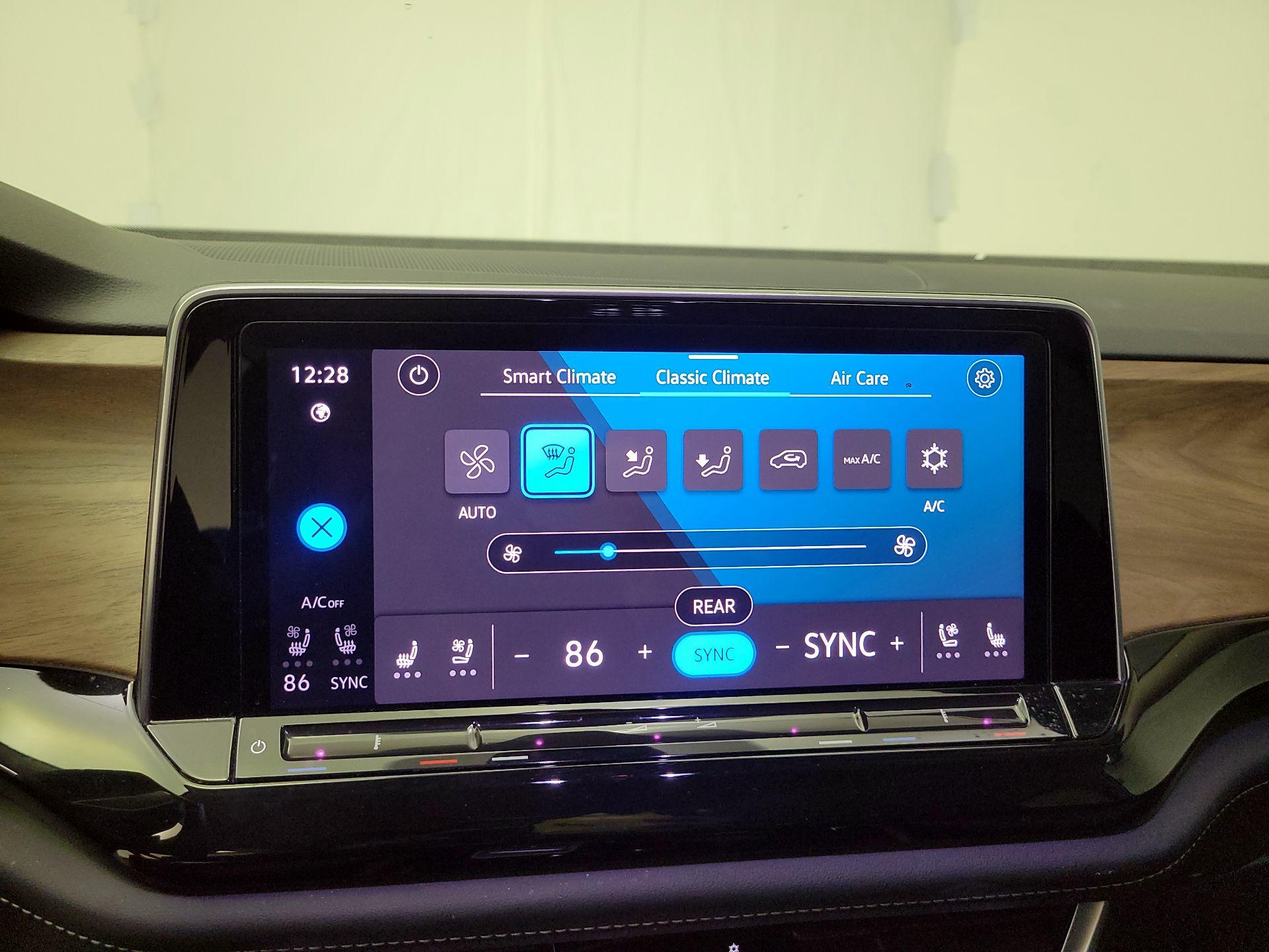 Thumbnail: 2024 Volkswagen Atlas - 14