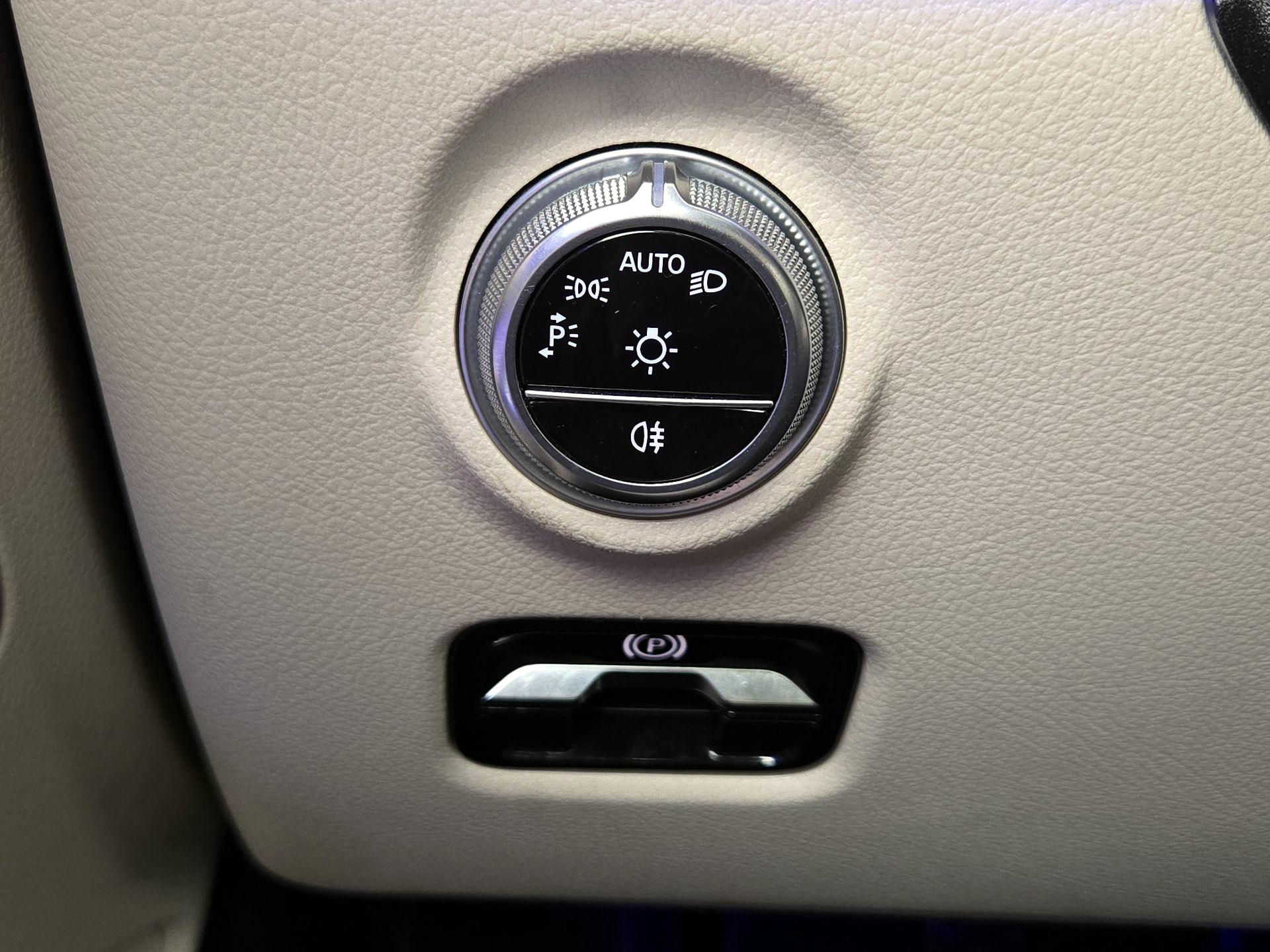 Thumbnail: 2023 Mercedes-Benz C-Class - 13