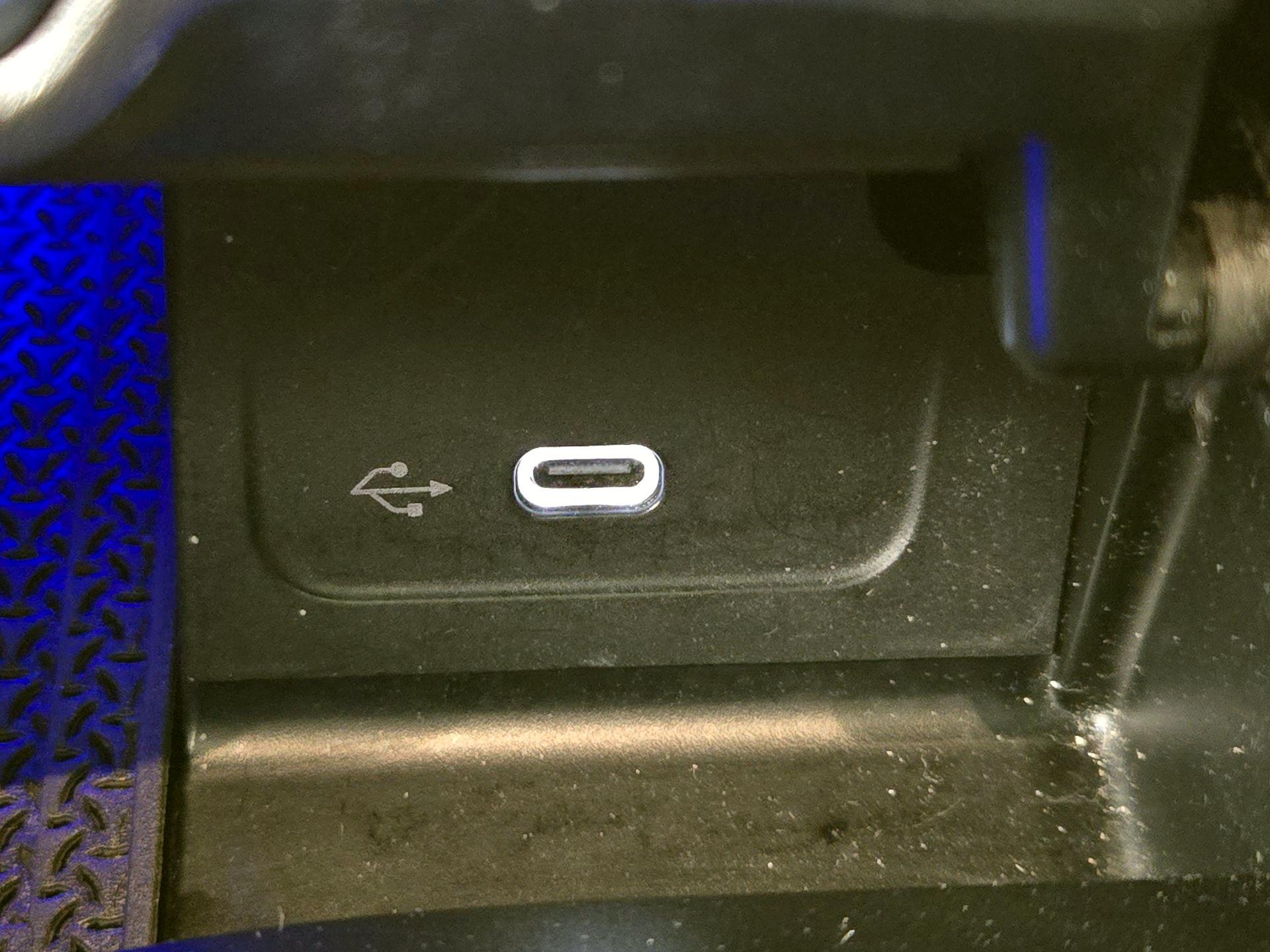 Thumbnail: 2023 Mercedes-Benz C-Class - 19