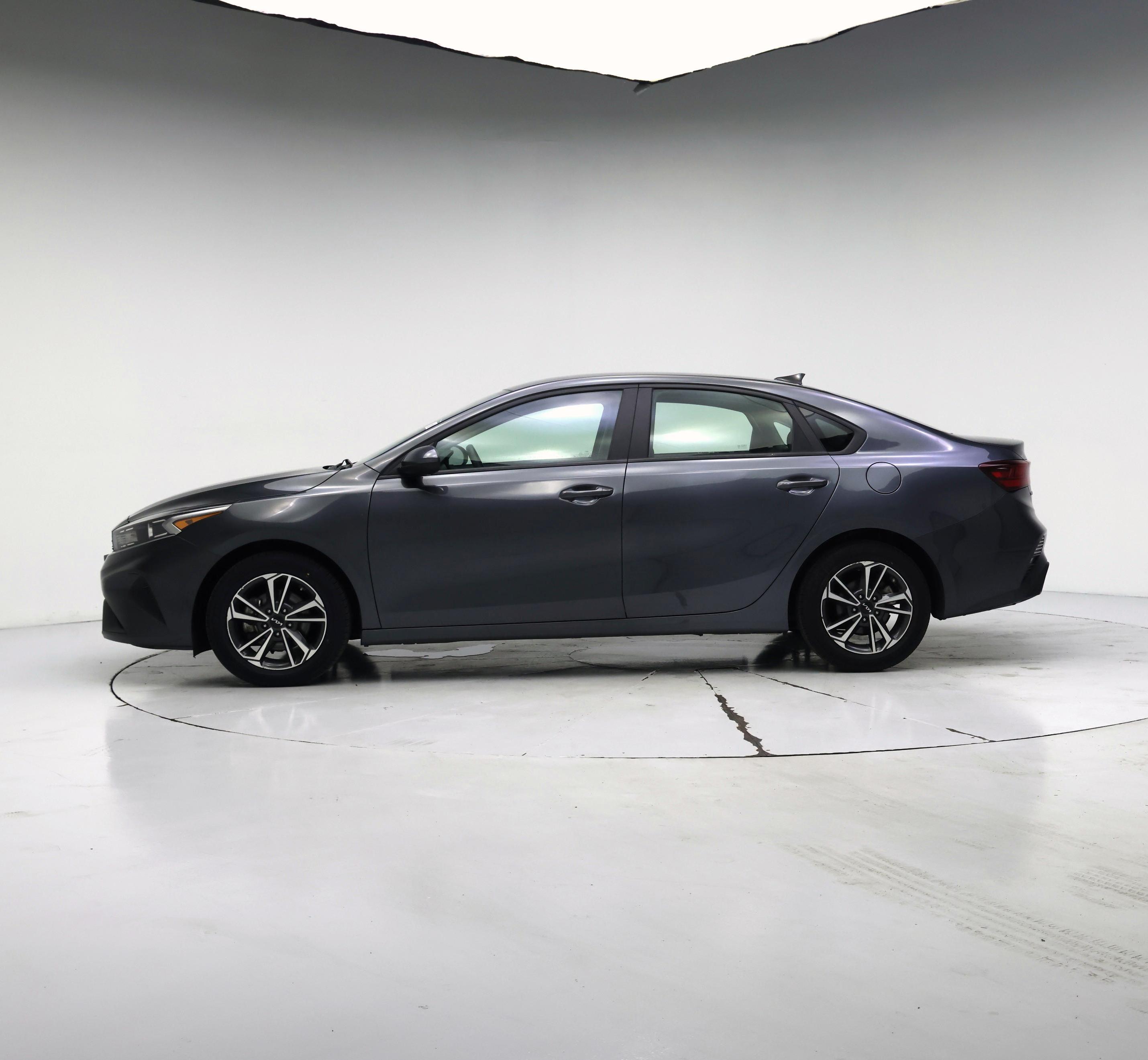 Thumbnail: 2024 Kia Forte - 3