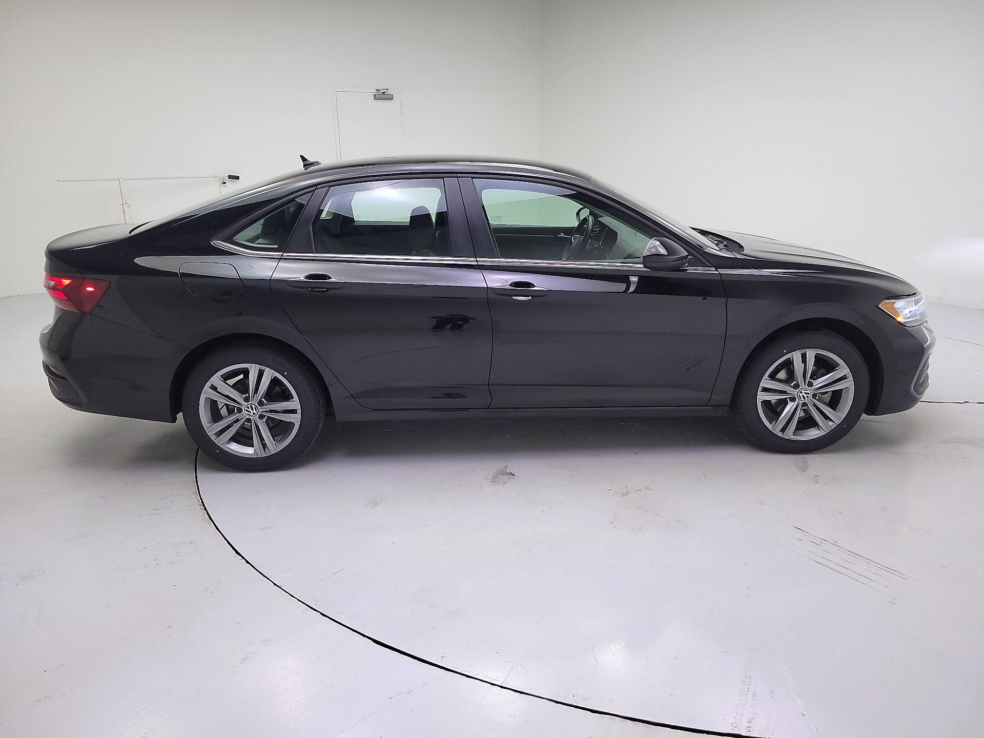 Thumbnail: 2024 Volkswagen Jetta - 4