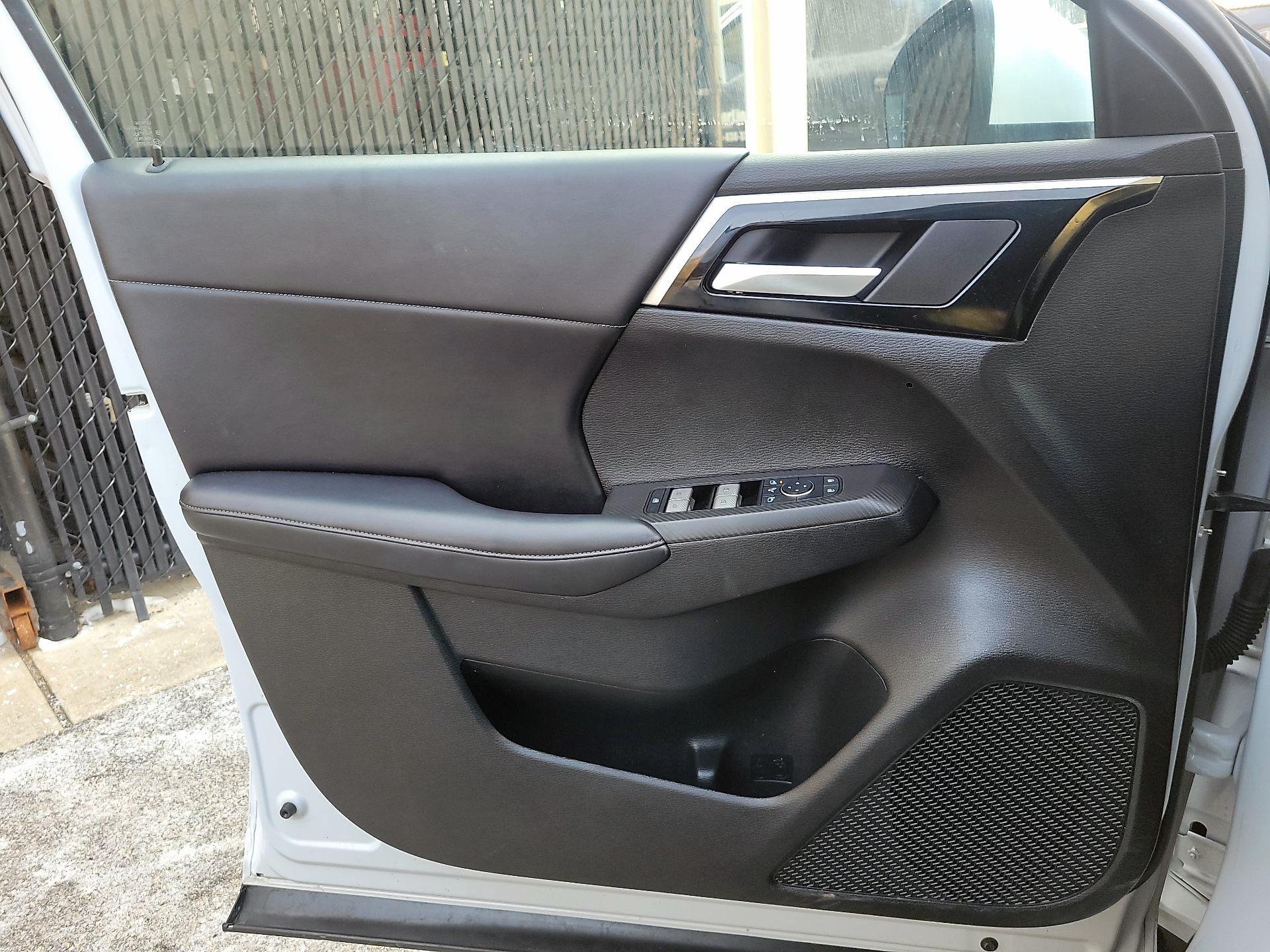 Thumbnail: 2023 Mitsubishi Outlander - 10