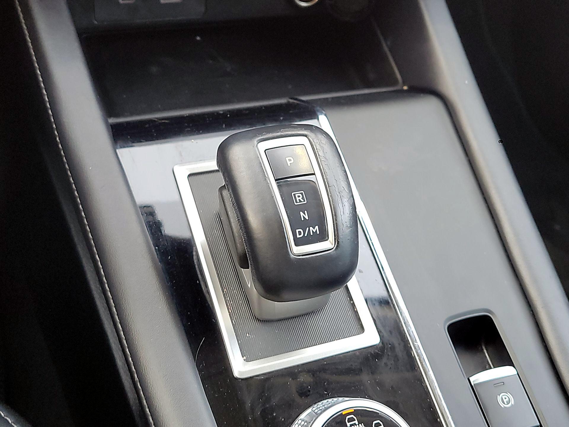 Thumbnail: 2023 Mitsubishi Outlander - 16