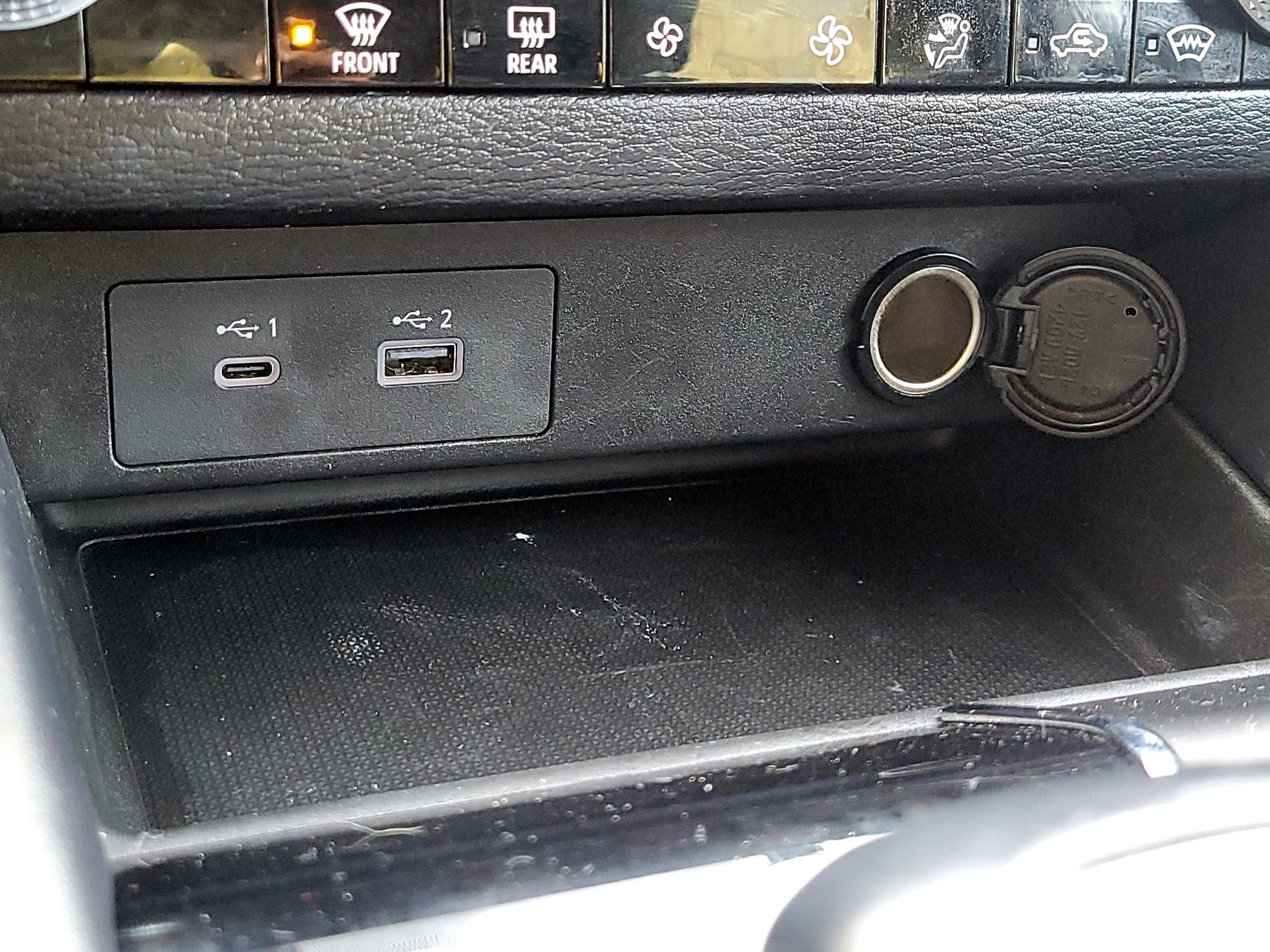 Thumbnail: 2023 Mitsubishi Outlander - 17