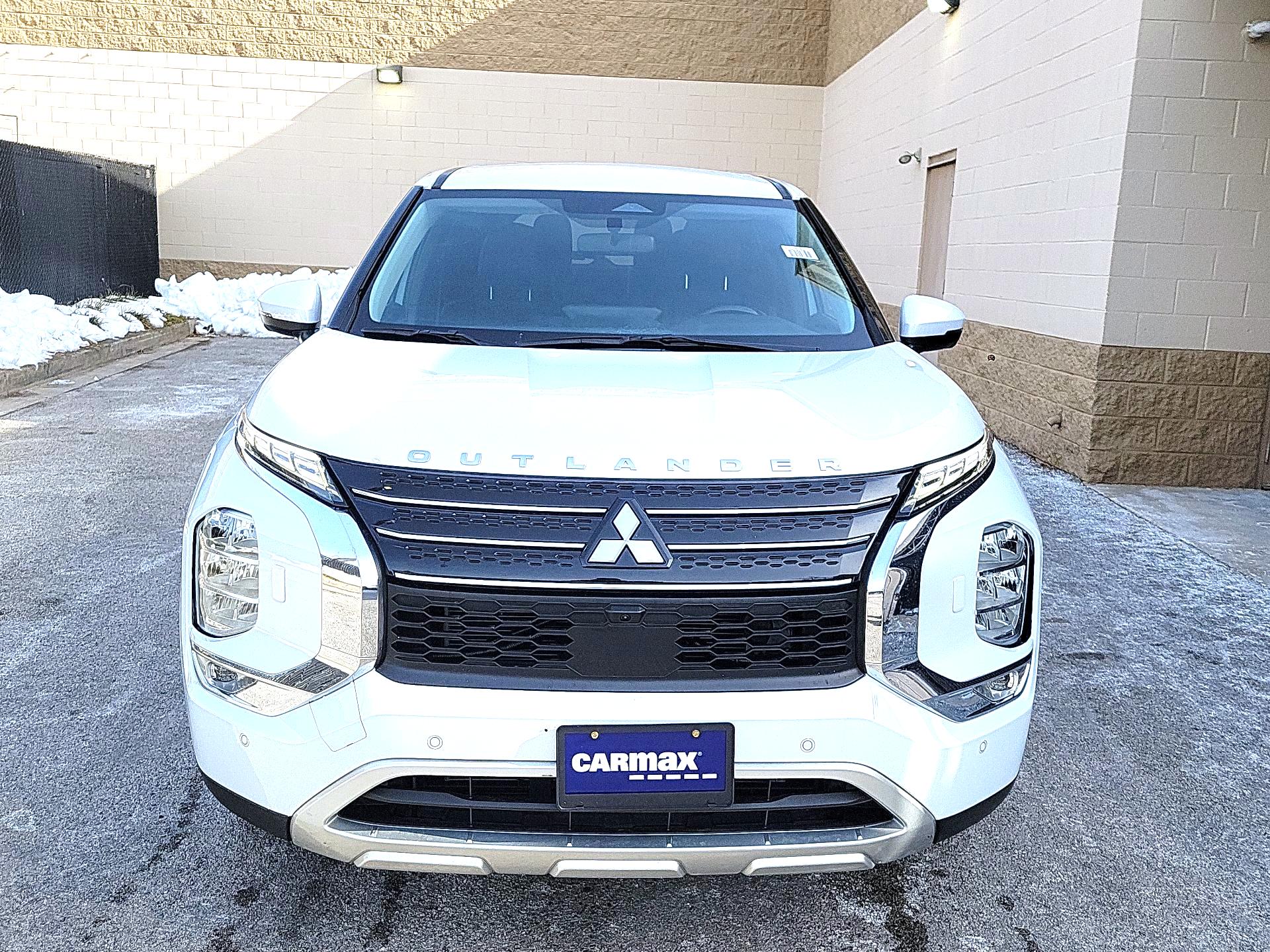 Thumbnail: 2023 Mitsubishi Outlander - 2