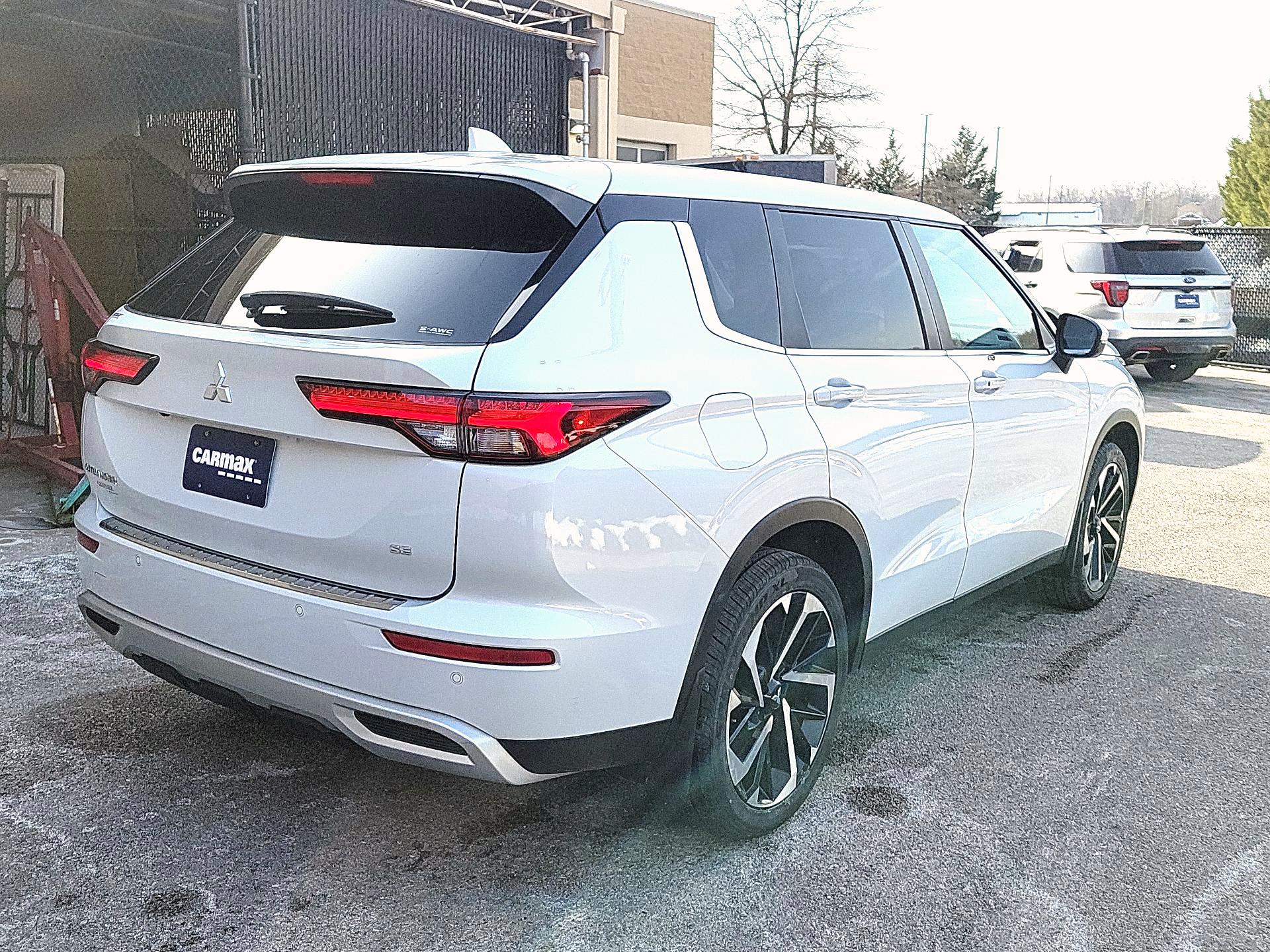 Thumbnail: 2023 Mitsubishi Outlander - 5