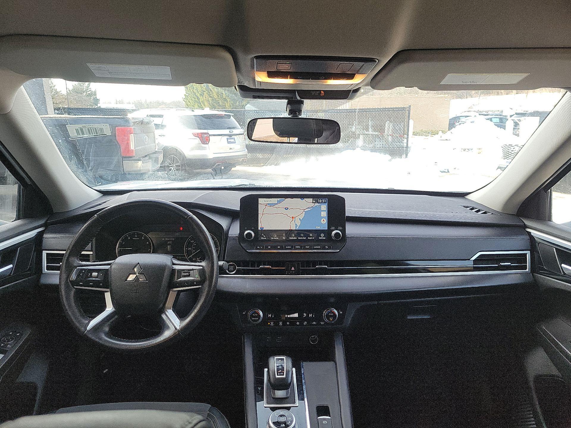 Thumbnail: 2023 Mitsubishi Outlander - 8