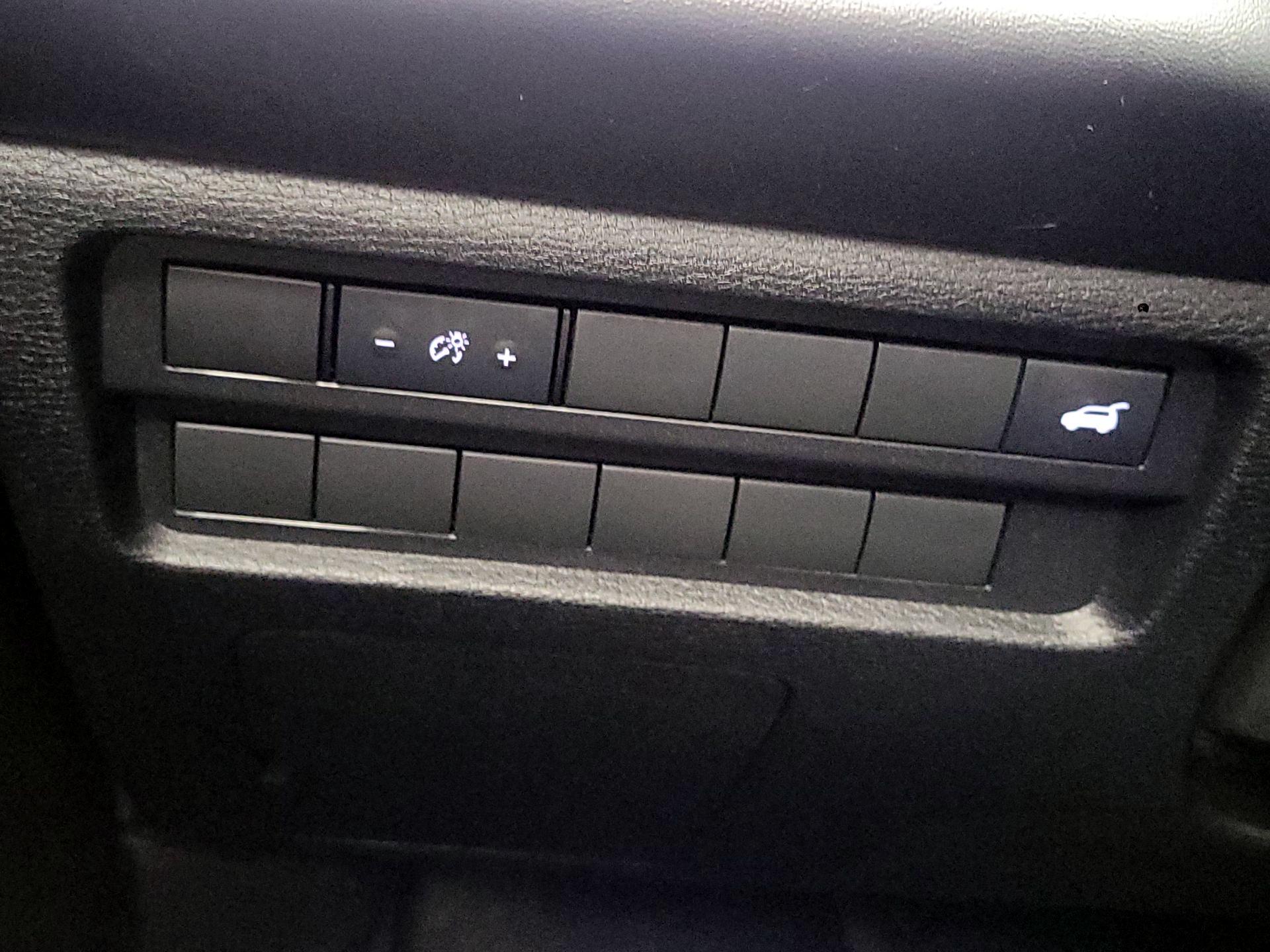 Thumbnail: 2024 Mitsubishi Outlander - 11