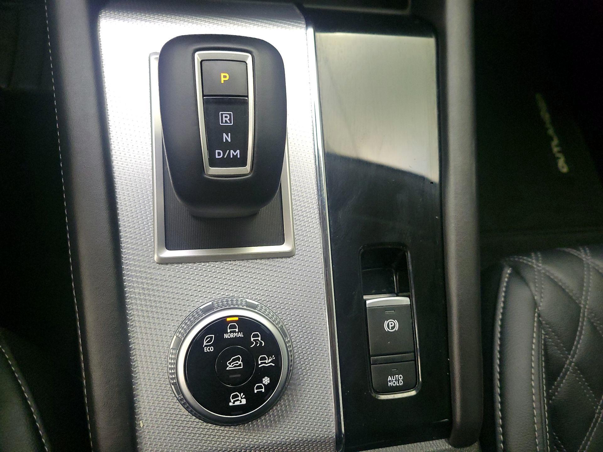 Thumbnail: 2024 Mitsubishi Outlander - 16