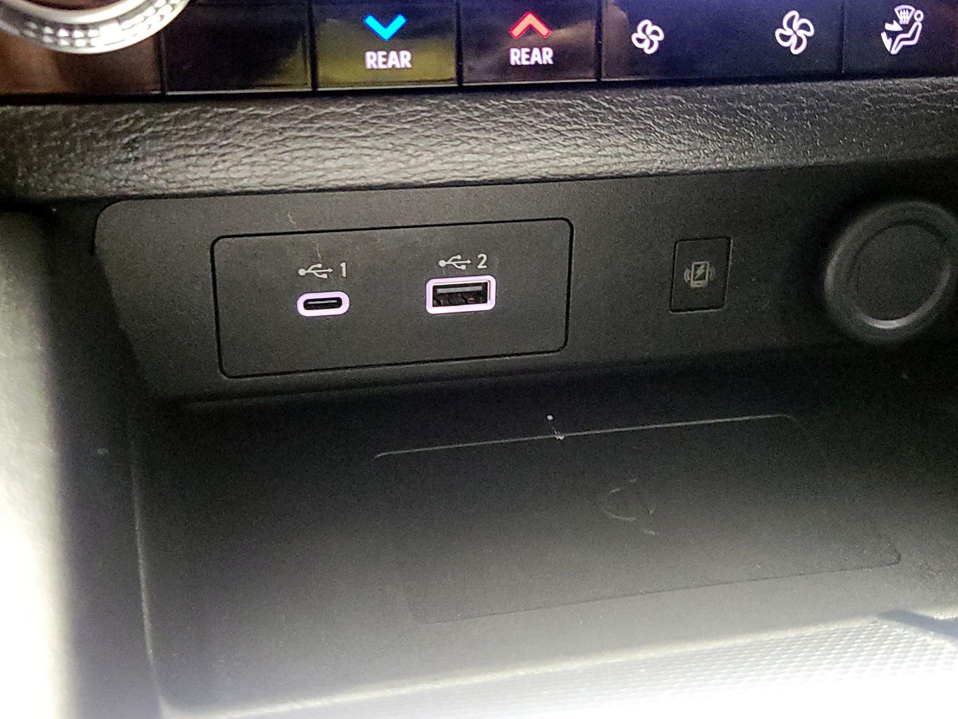 Thumbnail: 2024 Mitsubishi Outlander - 17