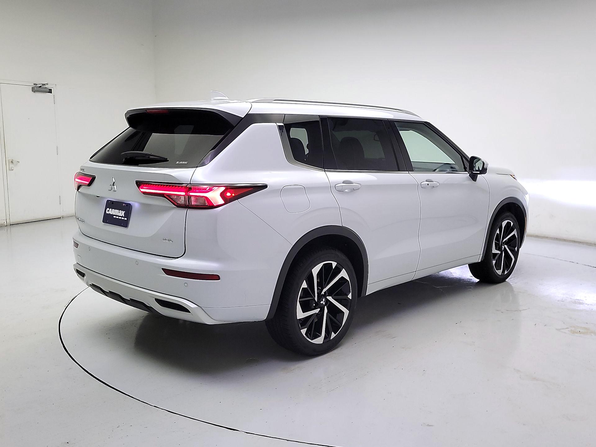 Thumbnail: 2024 Mitsubishi Outlander - 5