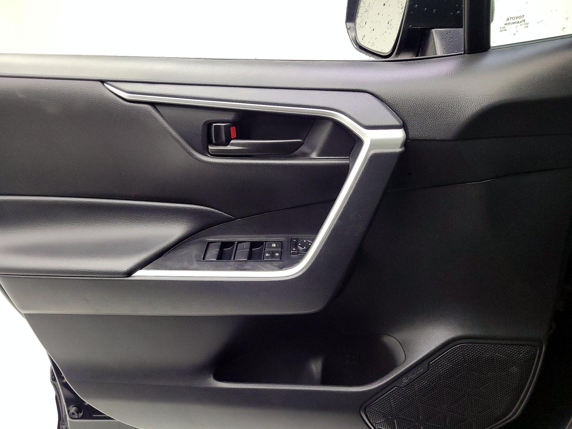 Thumbnail: 2024 Toyota RAV4 - 10