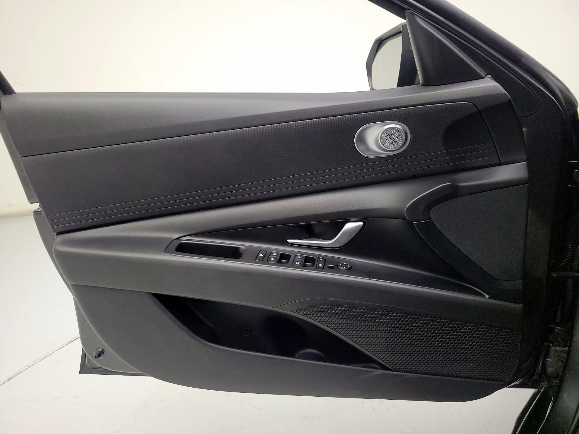 Thumbnail: 2022 Hyundai Elantra - 10