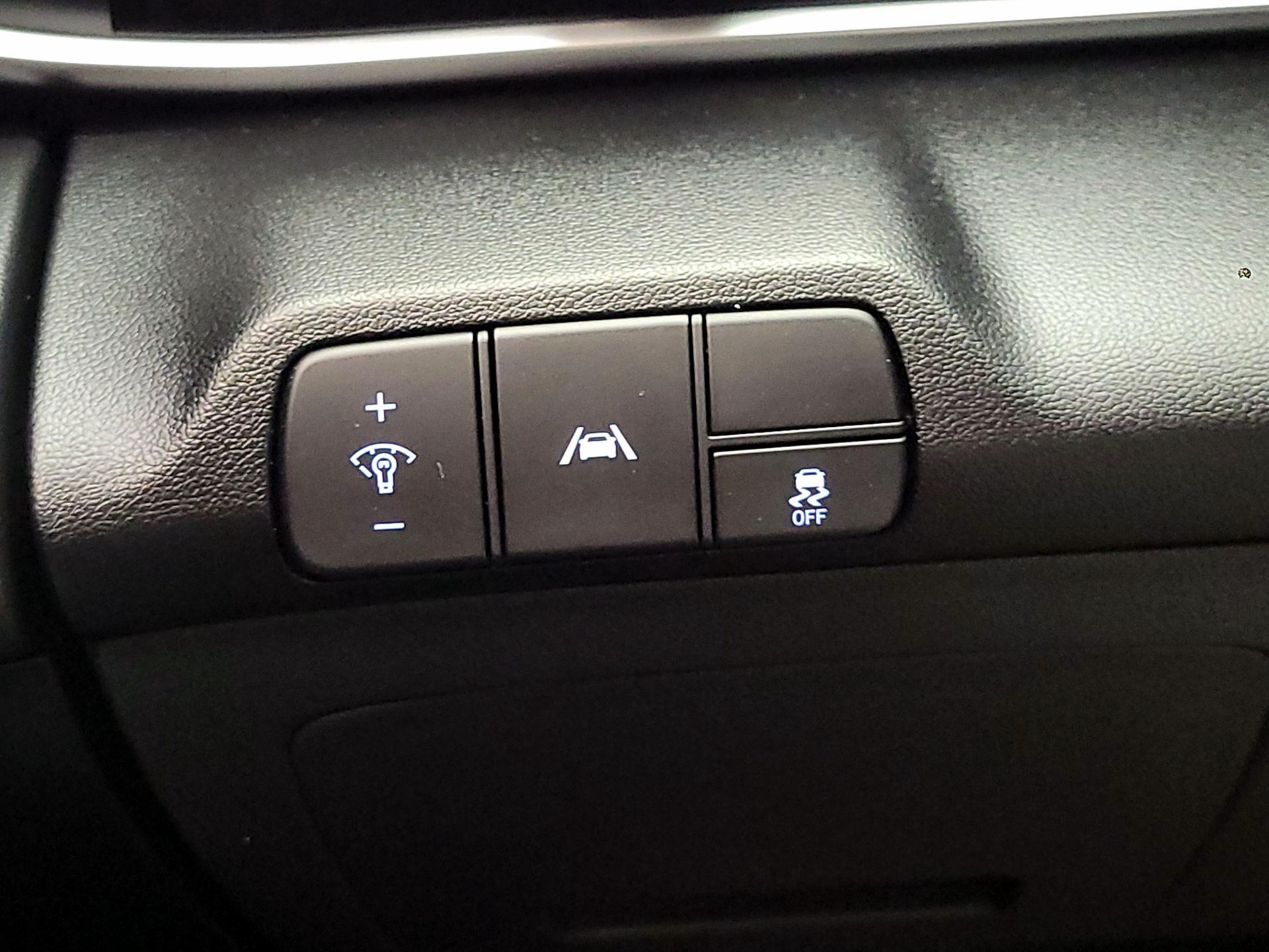 Thumbnail: 2022 Hyundai Elantra - 11