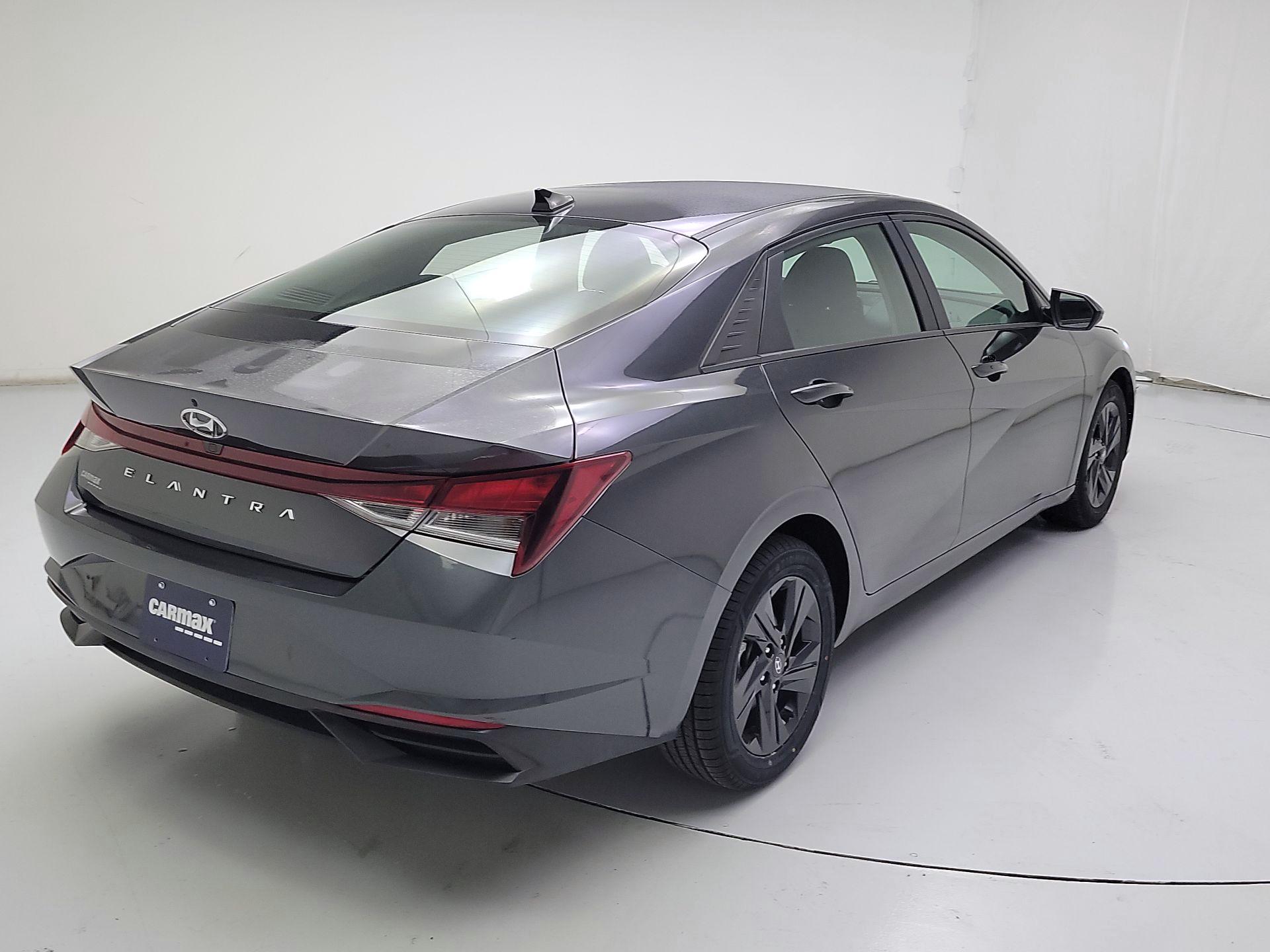 Thumbnail: 2022 Hyundai Elantra - 5