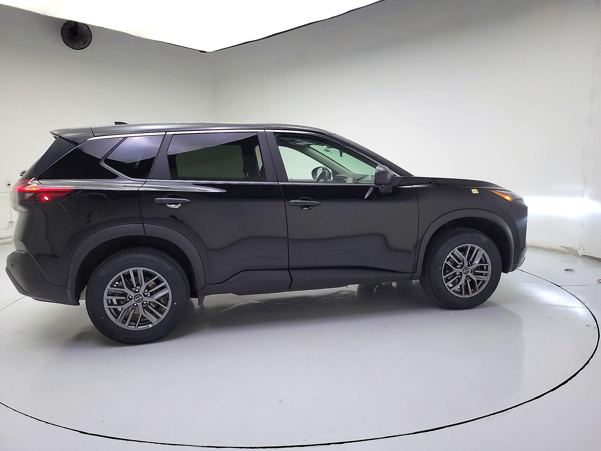 Thumbnail: 2023 Nissan Rogue - 4