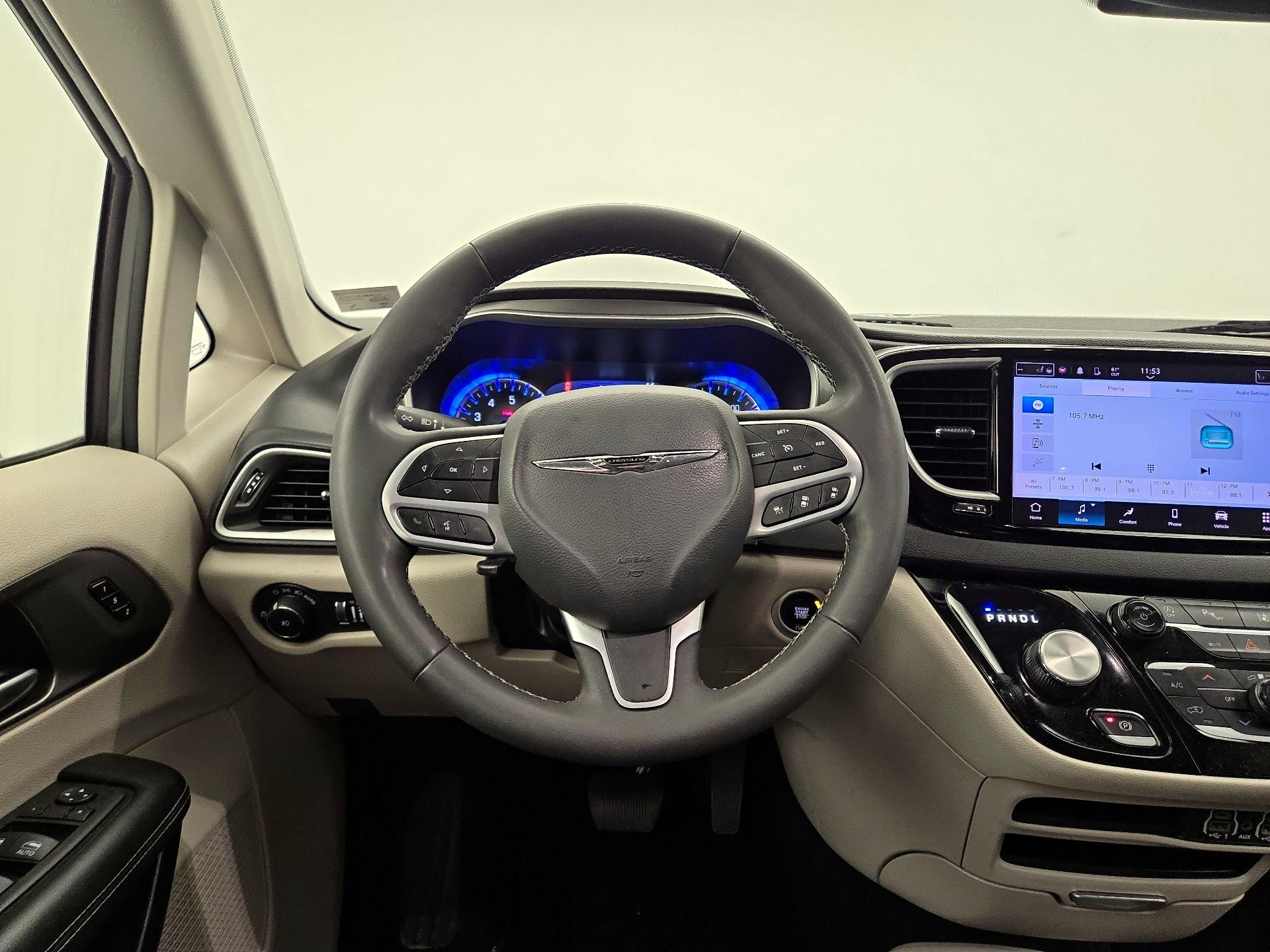 Thumbnail: 2023 Chrysler Pacifica - 10