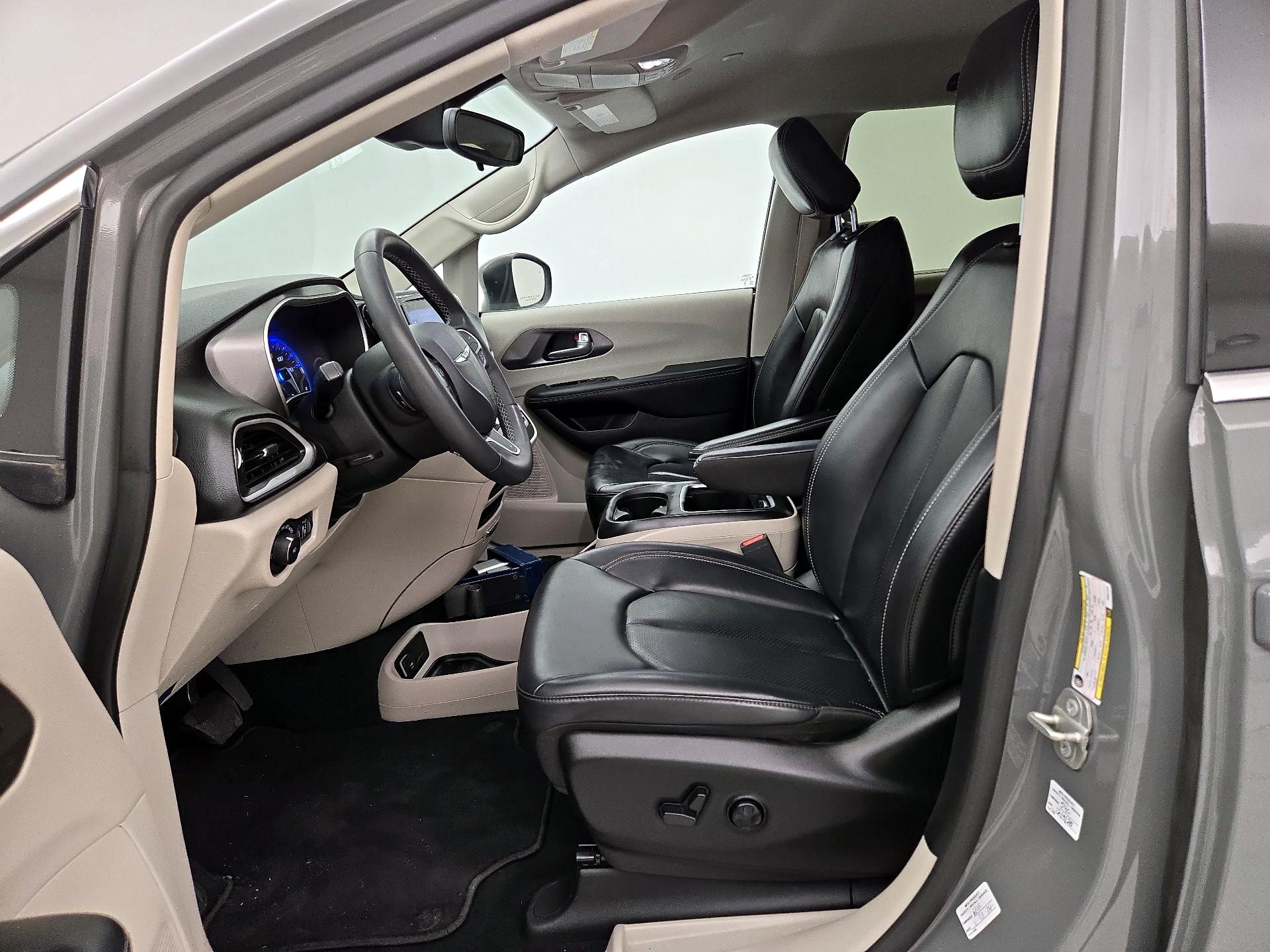 Thumbnail: 2023 Chrysler Pacifica - 11