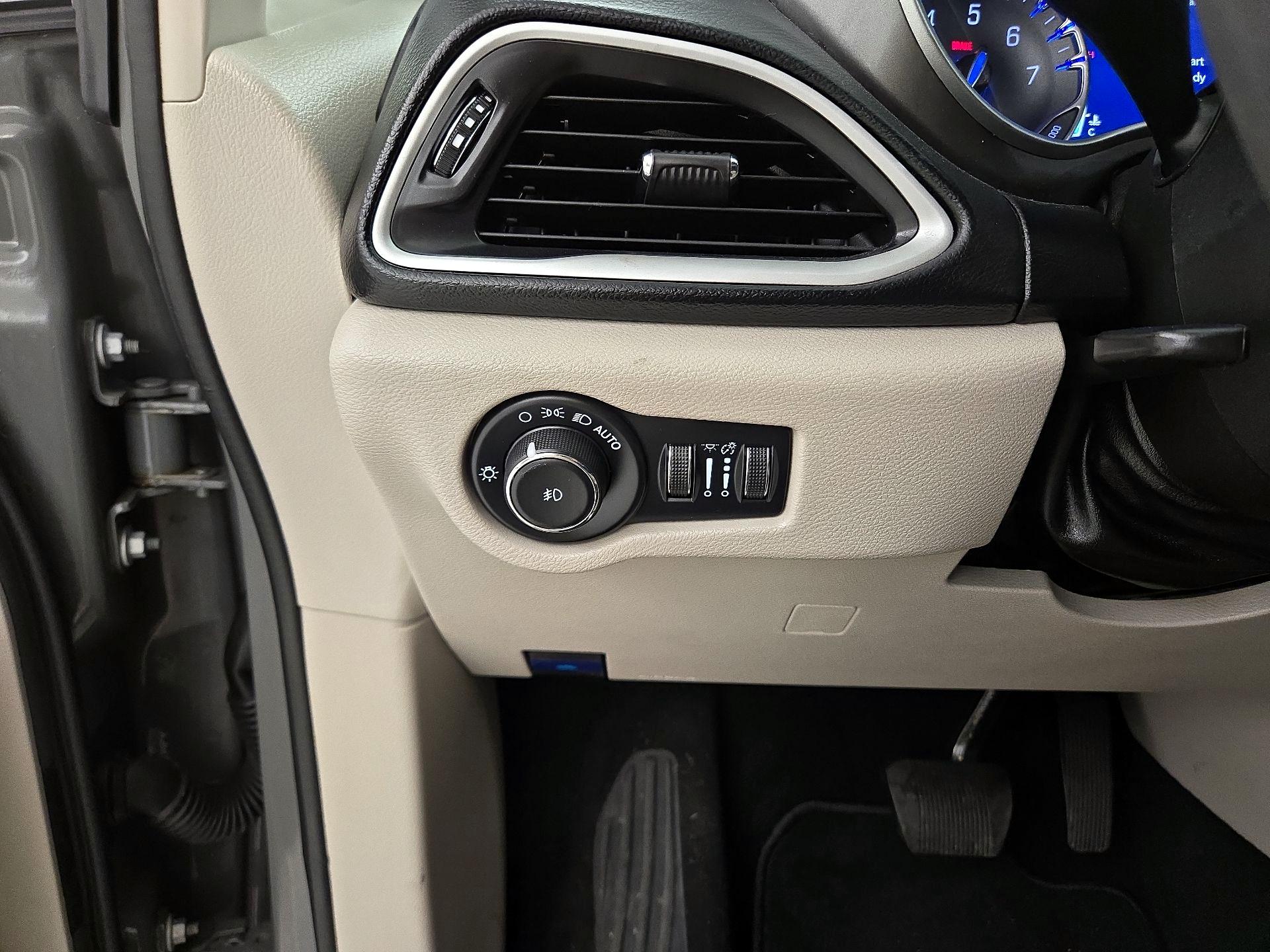 Thumbnail: 2023 Chrysler Pacifica - 13