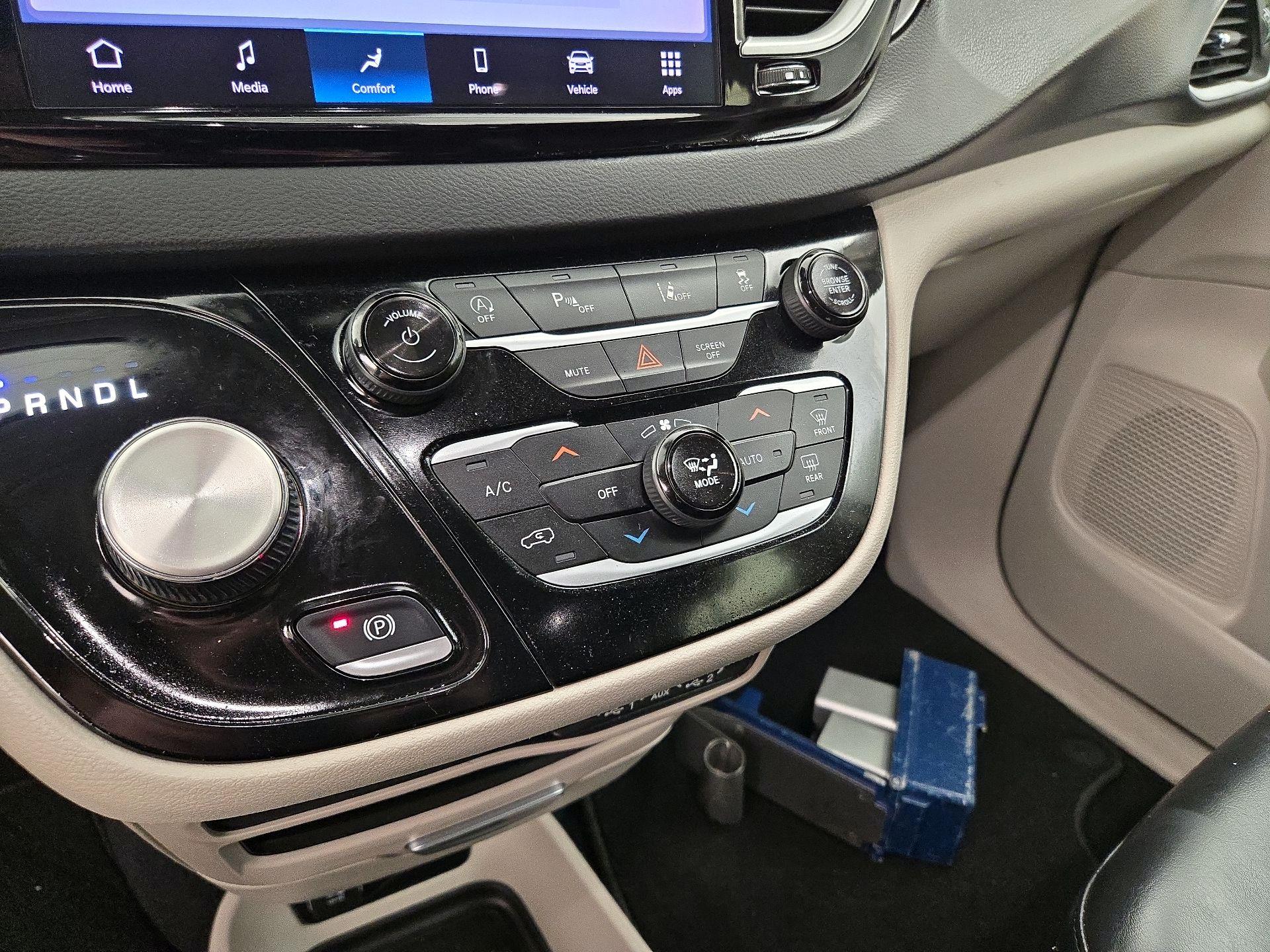 Thumbnail: 2023 Chrysler Pacifica - 16