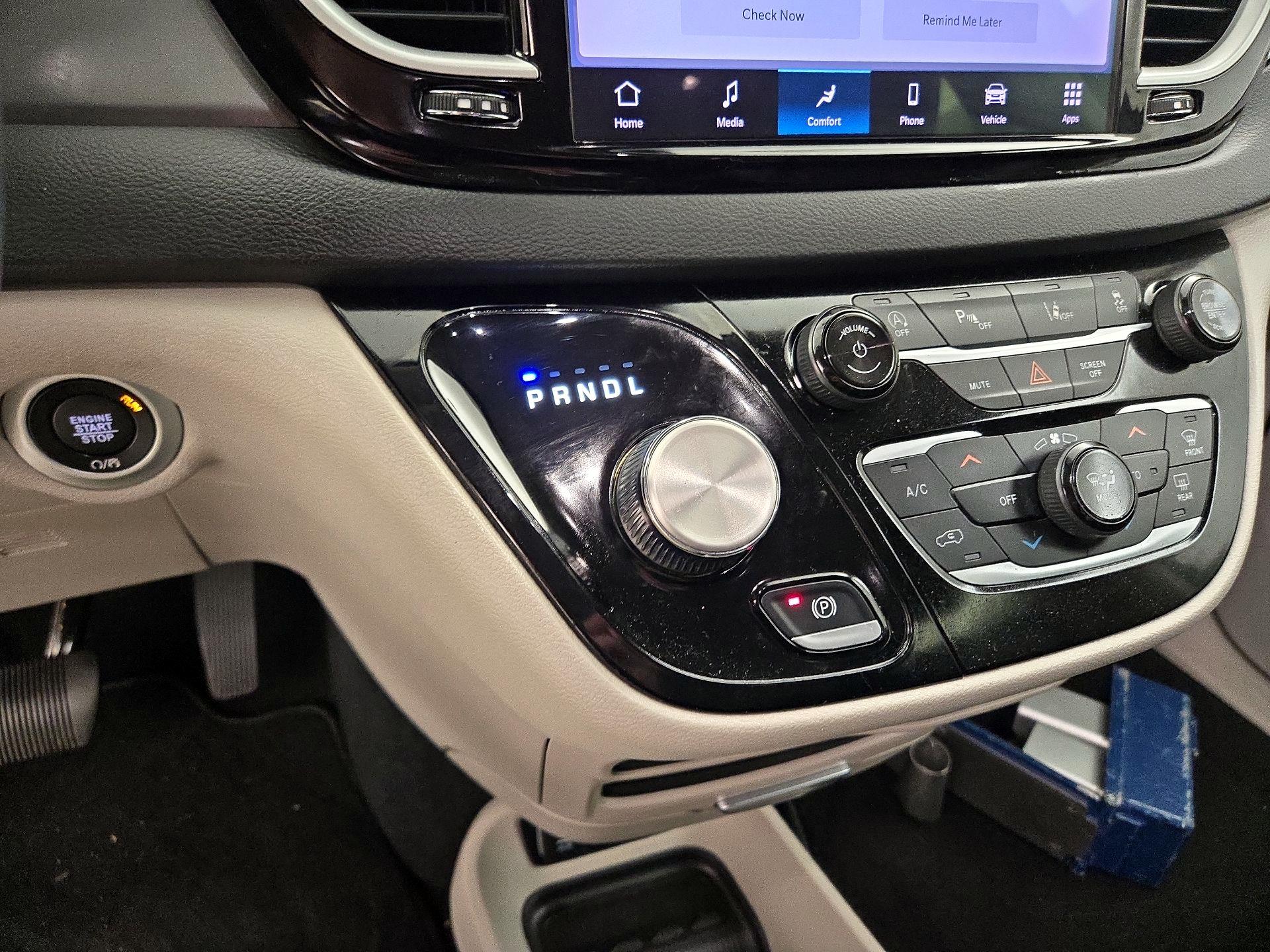 Thumbnail: 2023 Chrysler Pacifica - 17