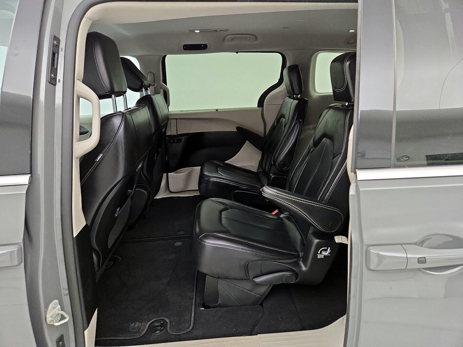 Thumbnail: 2023 Chrysler Pacifica - 19