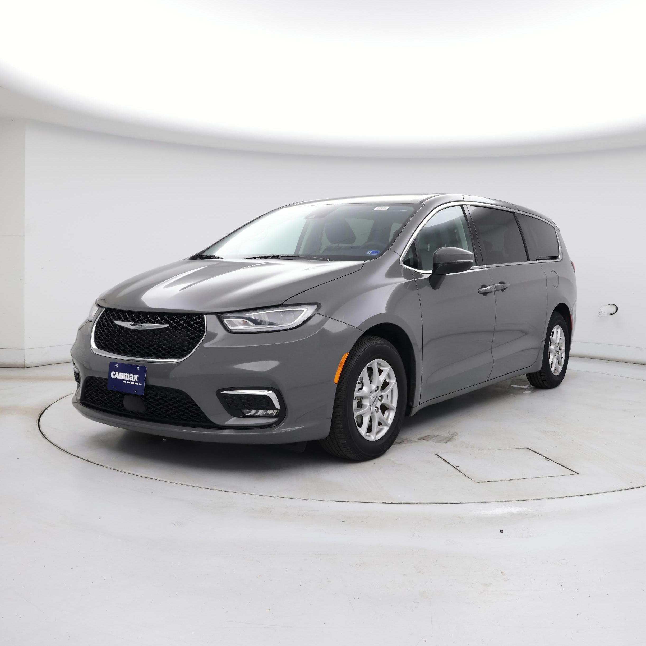 Thumbnail: 2023 Chrysler Pacifica - 4