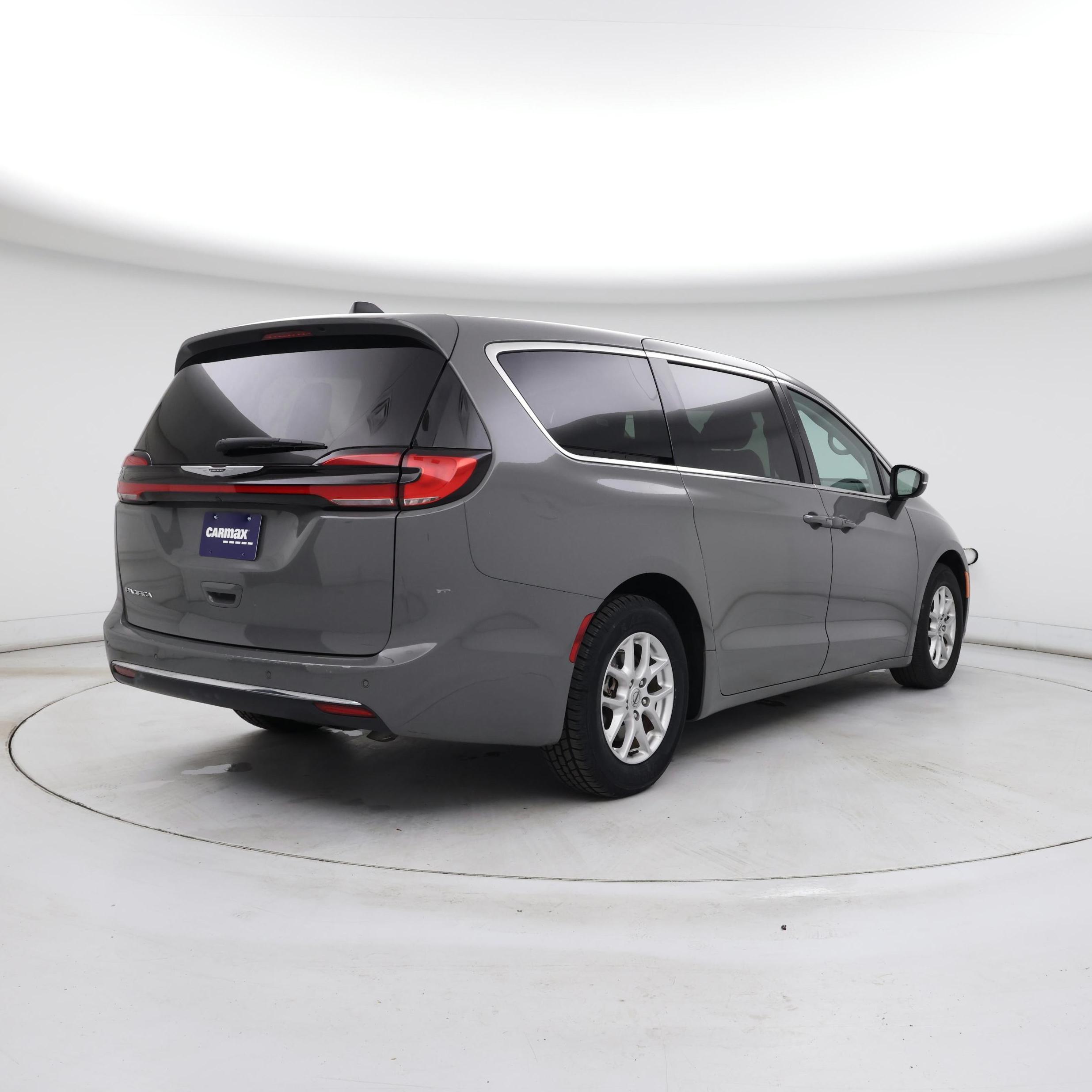 Thumbnail: 2023 Chrysler Pacifica - 8