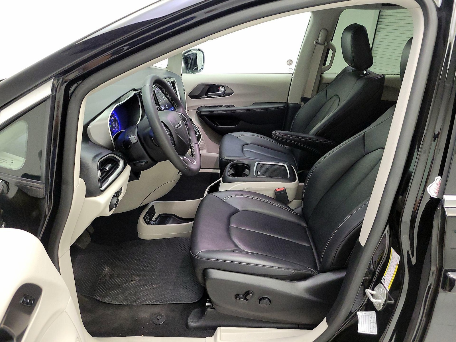 2024 Chrysler Pacifica Touring L - Photo 12