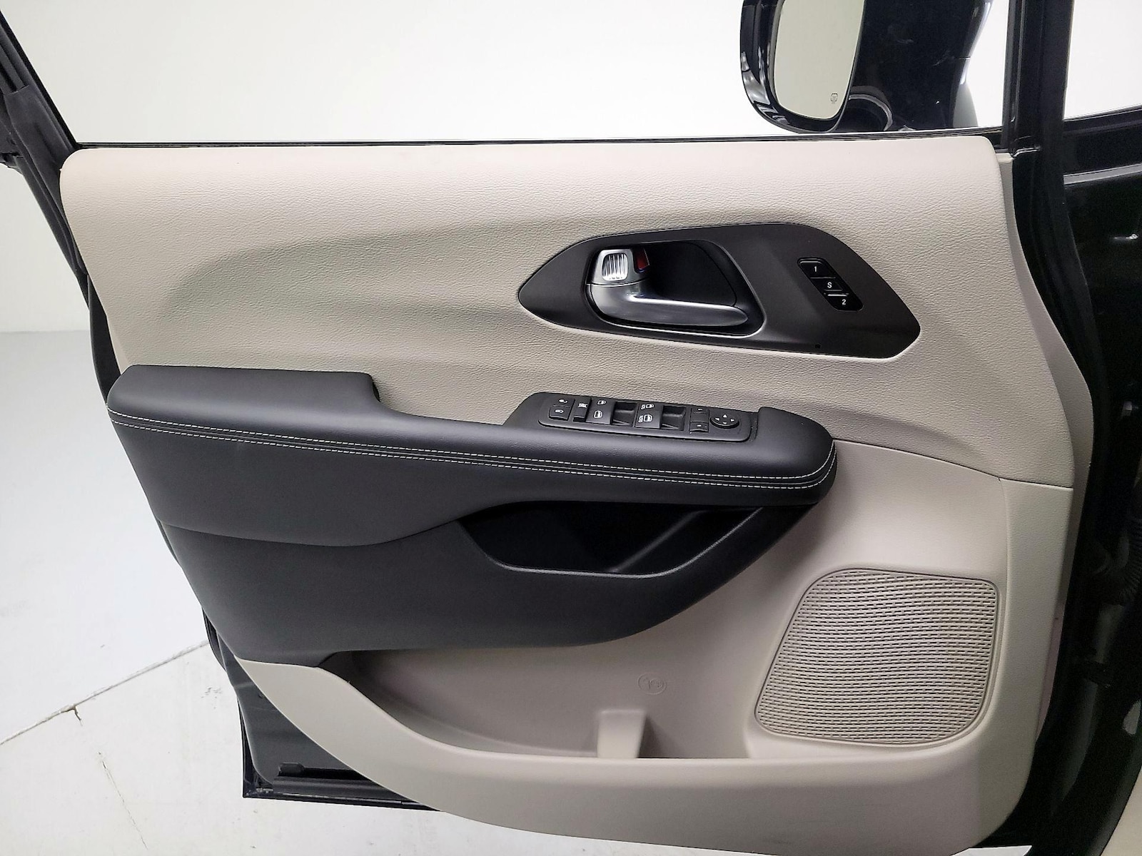2024 Chrysler Pacifica Touring L - Photo 13