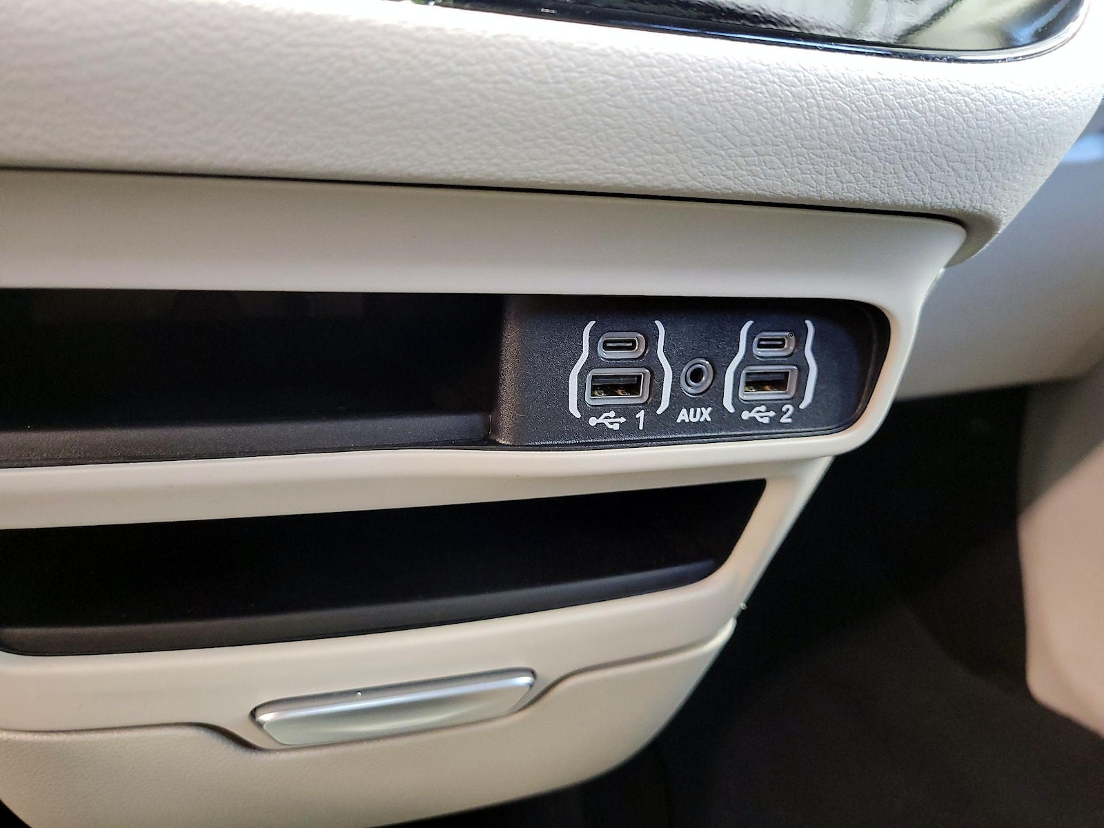 2024 Chrysler Pacifica Touring L - Photo 19