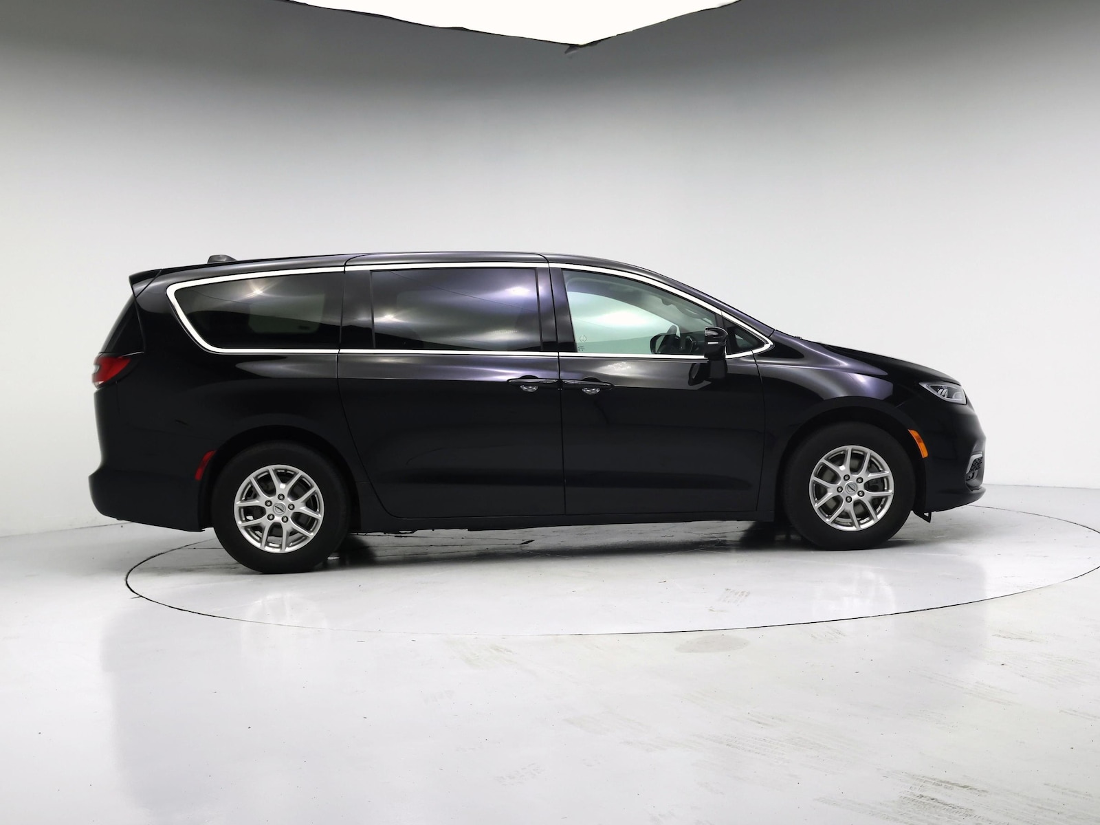 2024 Chrysler Pacifica Touring L - Photo 8