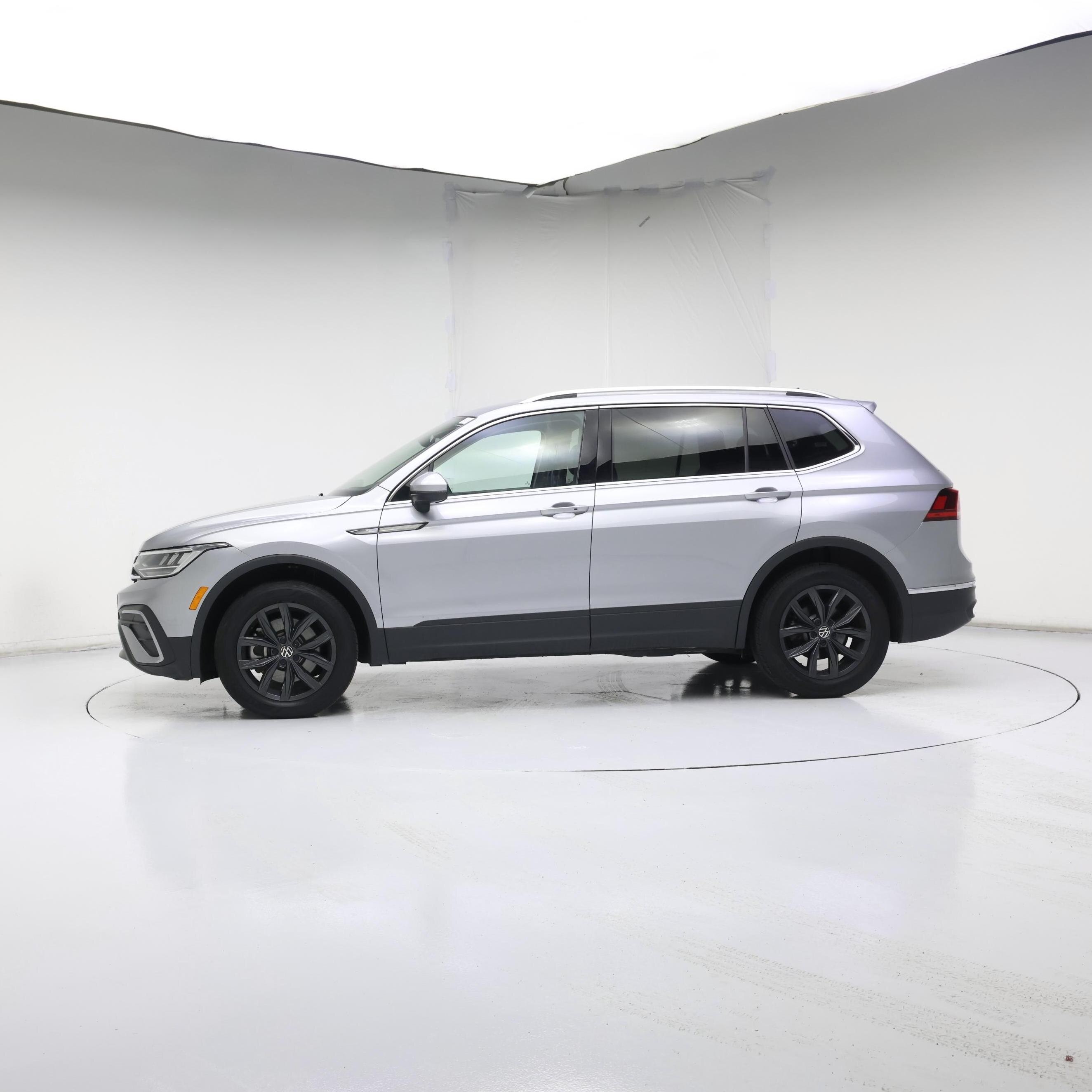 Thumbnail: 2024 Volkswagen Tiguan - 3