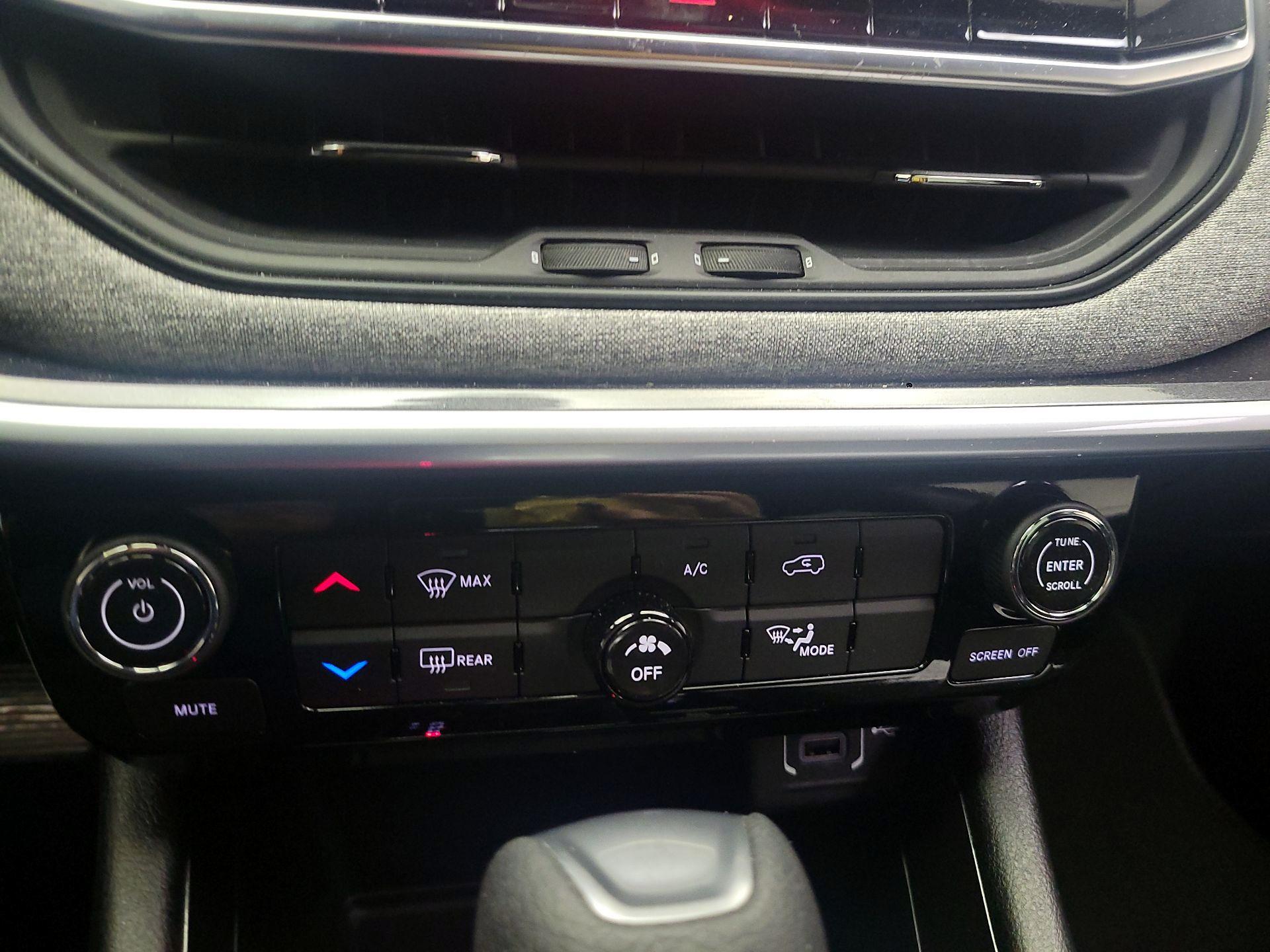 Thumbnail: 2023 Jeep Compass - 14