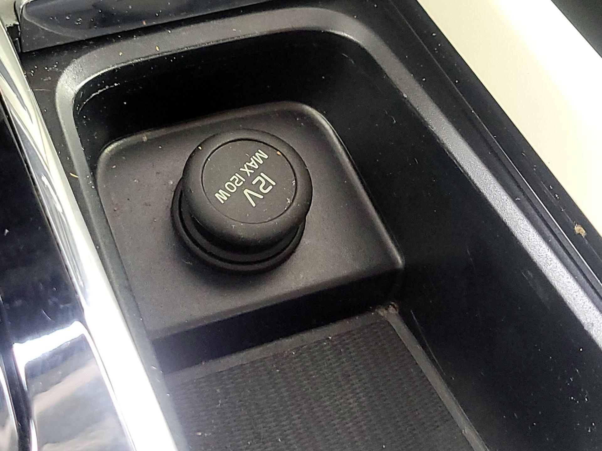 Thumbnail: 2024 Volvo XC60 - 17