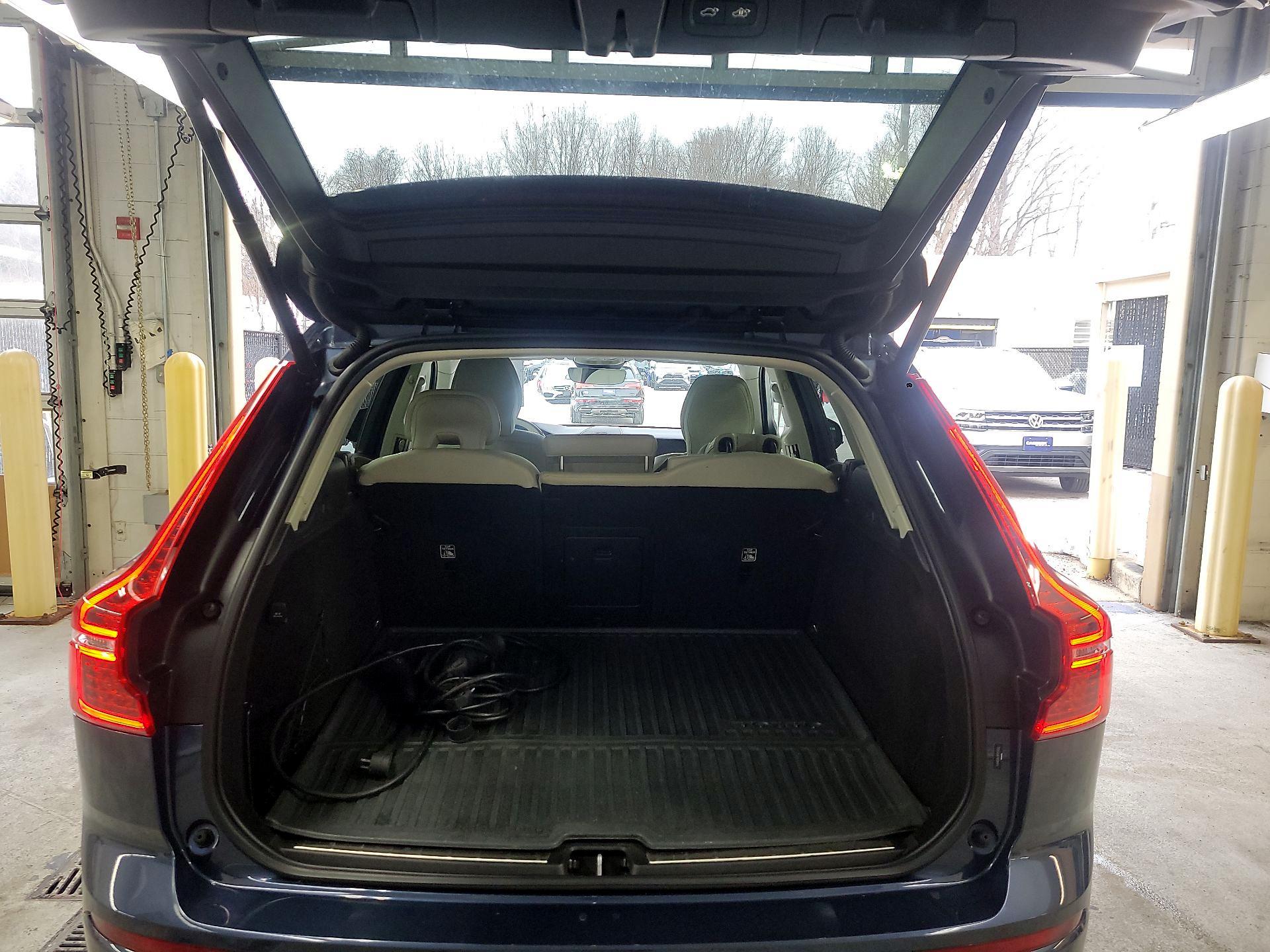 Thumbnail: 2024 Volvo XC60 - 20