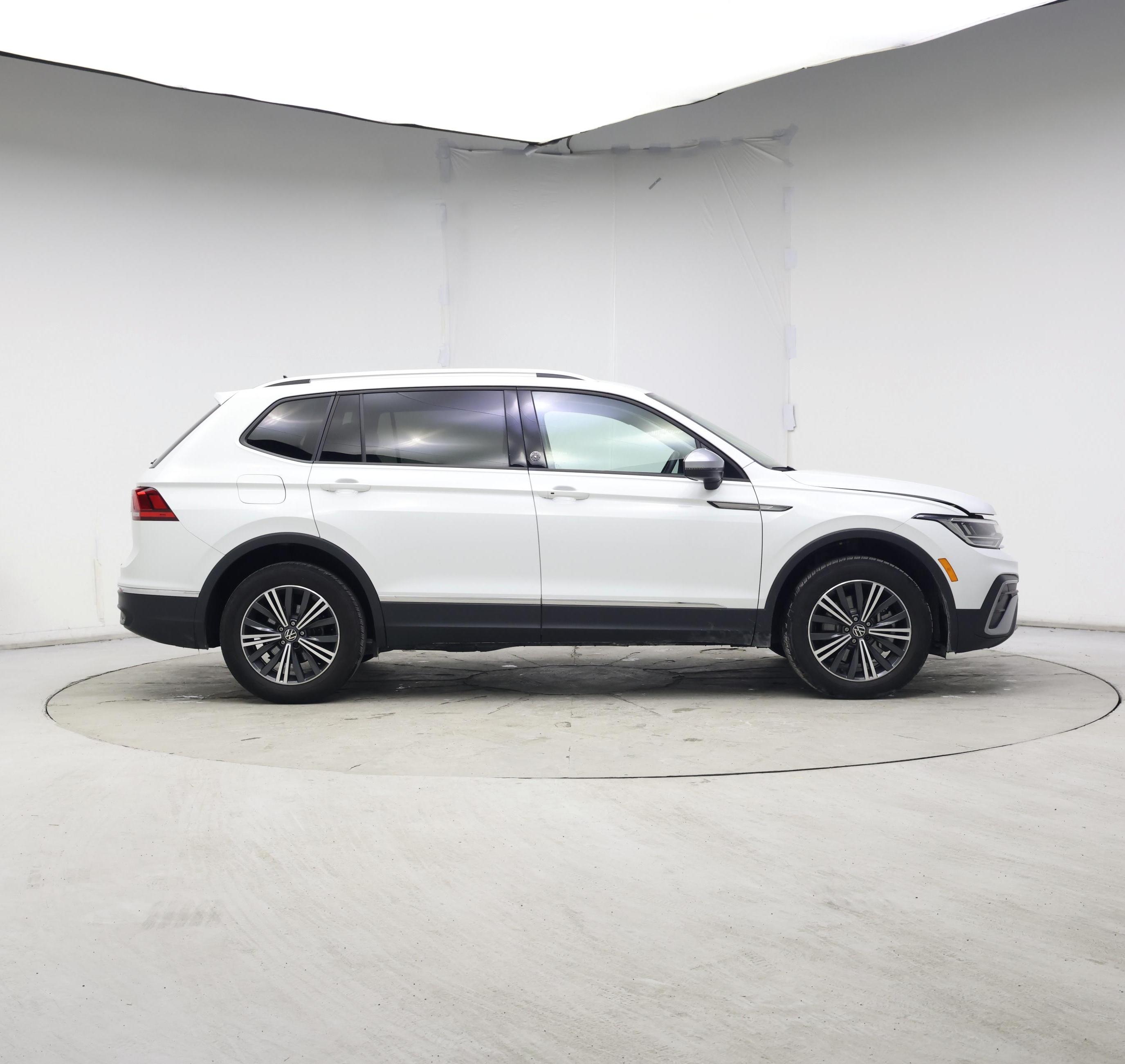 Thumbnail: 2024 Volkswagen Tiguan - 7