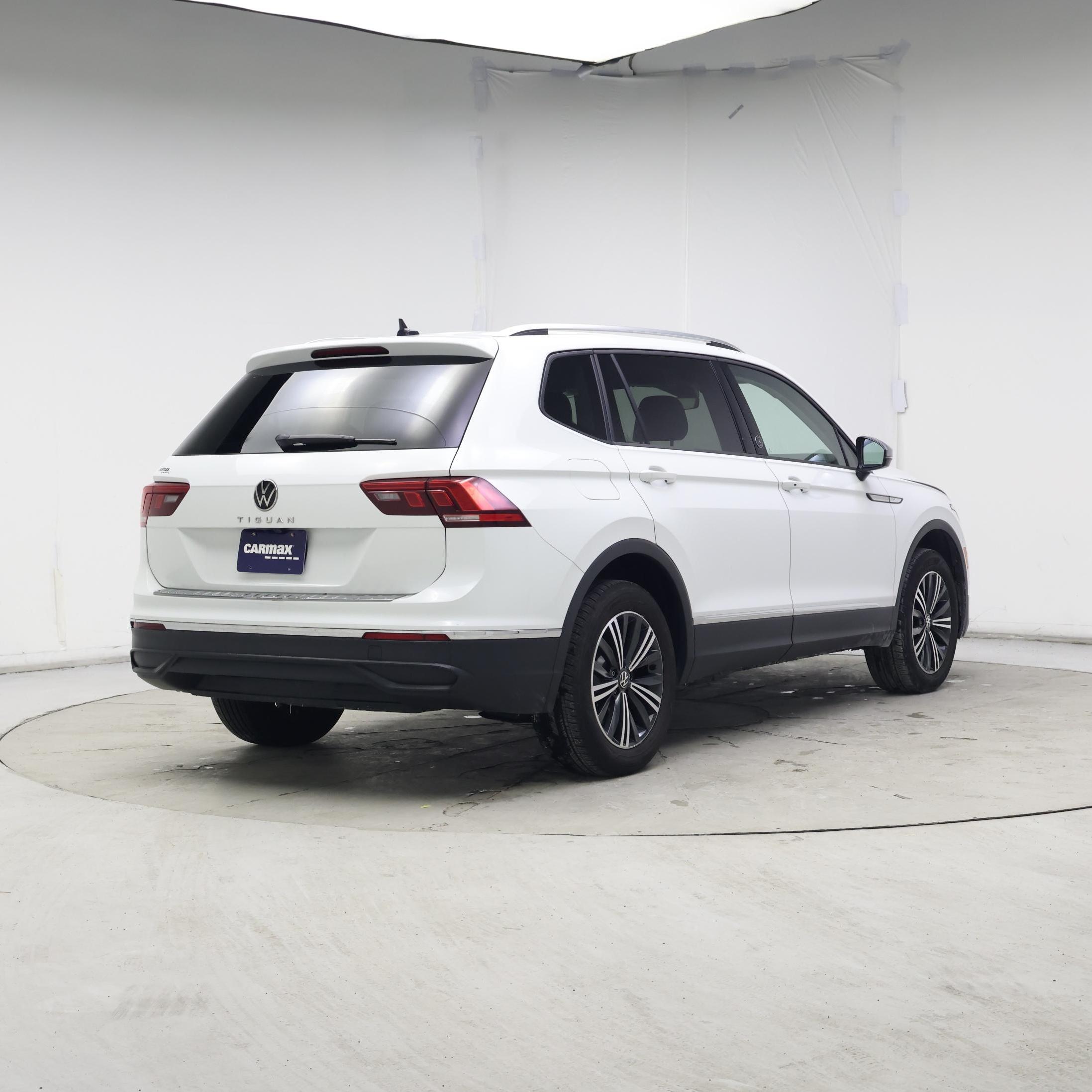 Thumbnail: 2024 Volkswagen Tiguan - 8