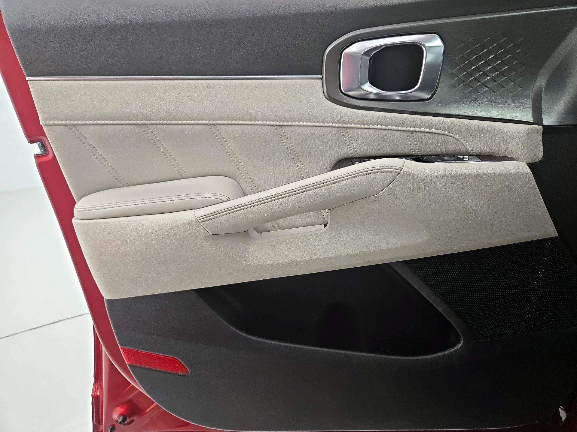 Thumbnail: 2023 Kia Sorento - 12