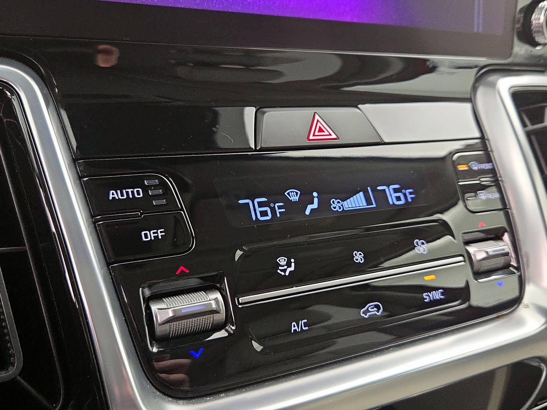 Thumbnail: 2023 Kia Sorento - 17