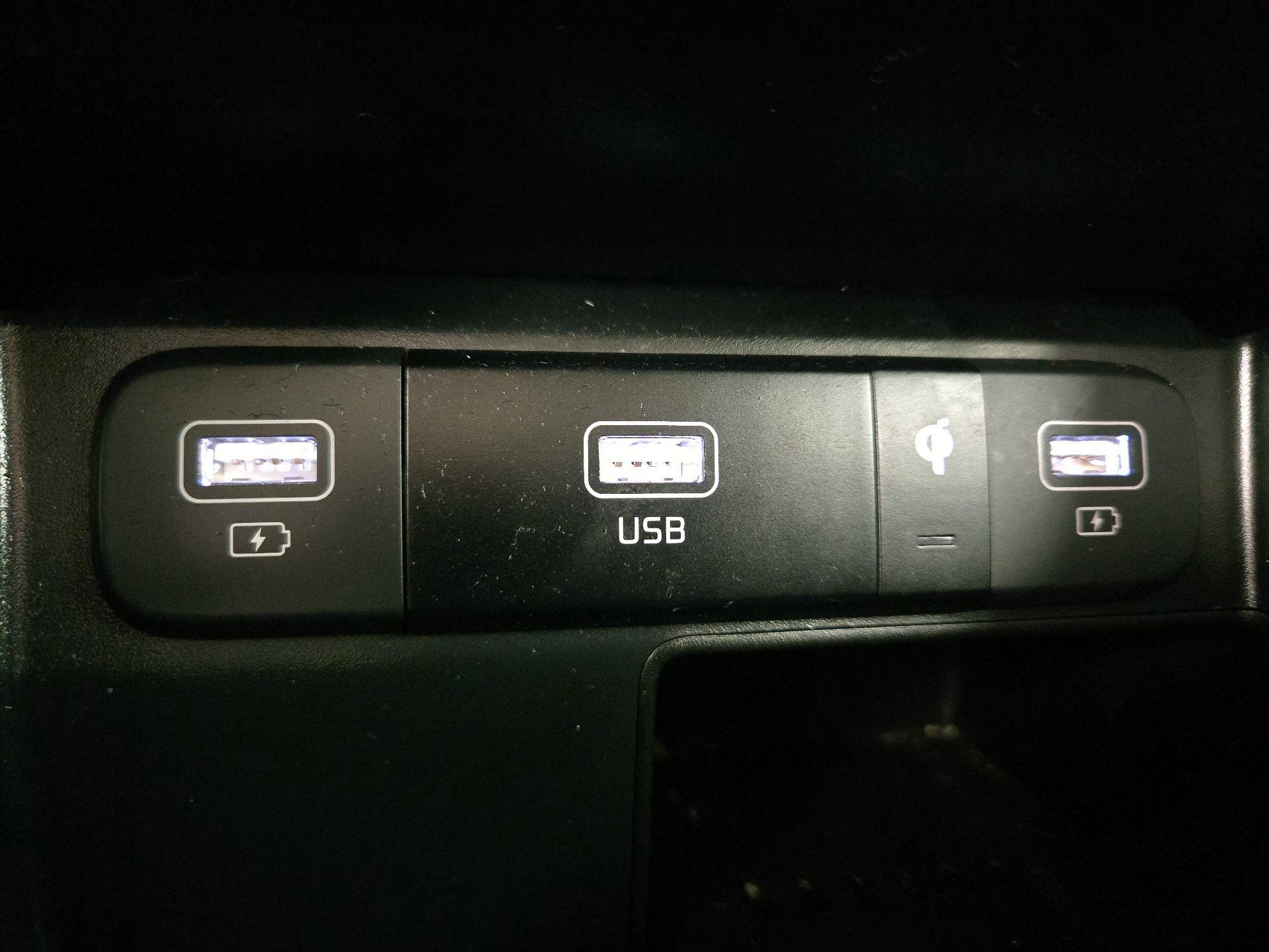 Thumbnail: 2023 Kia Sorento - 19