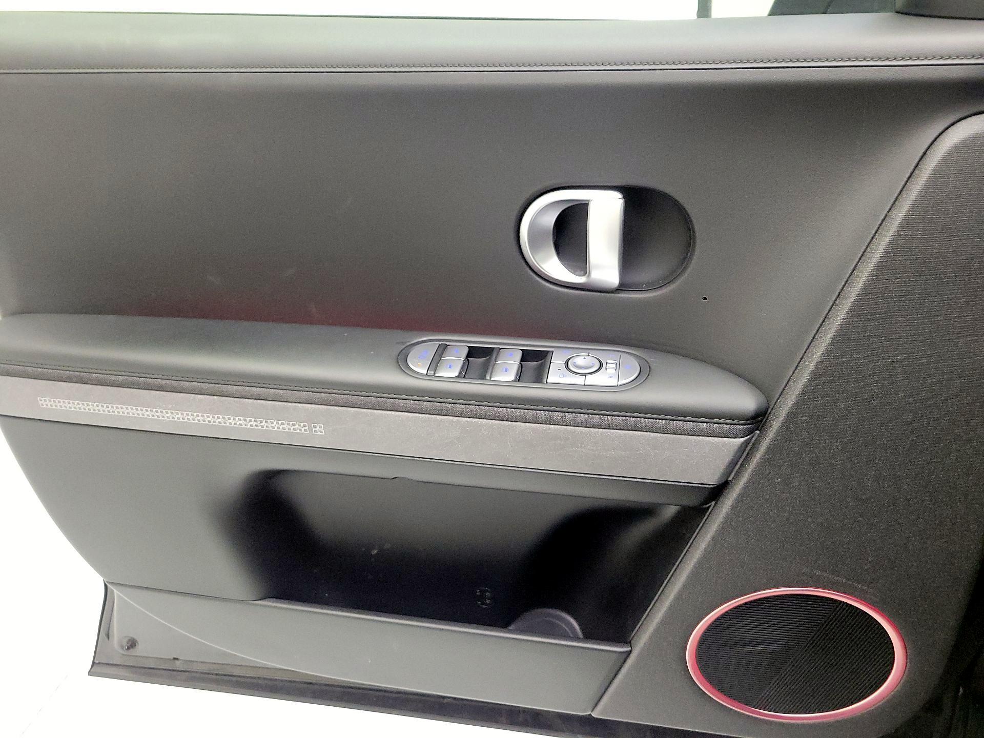 Thumbnail: 2023 Hyundai Ioniq 5 - 10