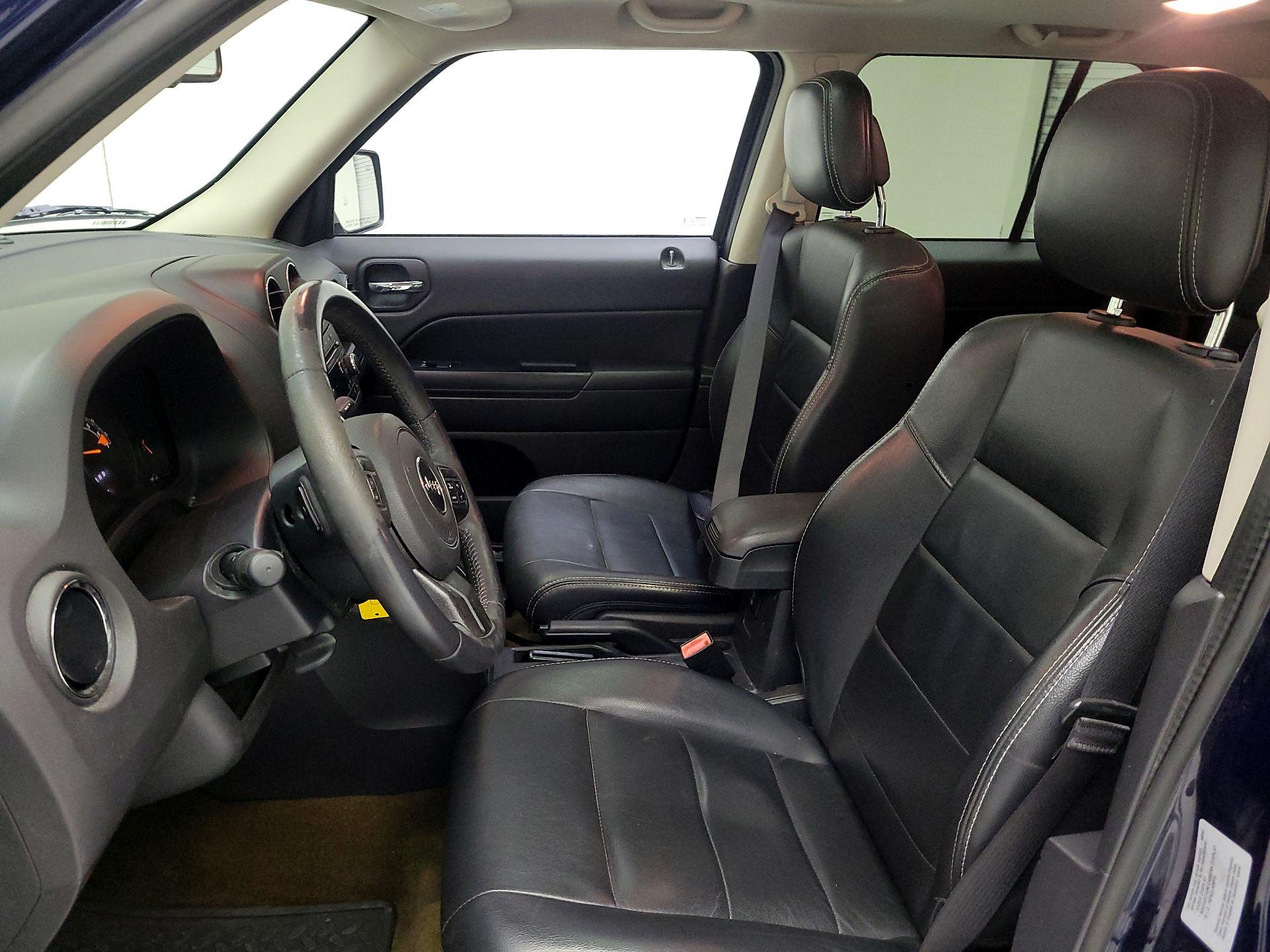 Thumbnail: 2016 Jeep Patriot - 9