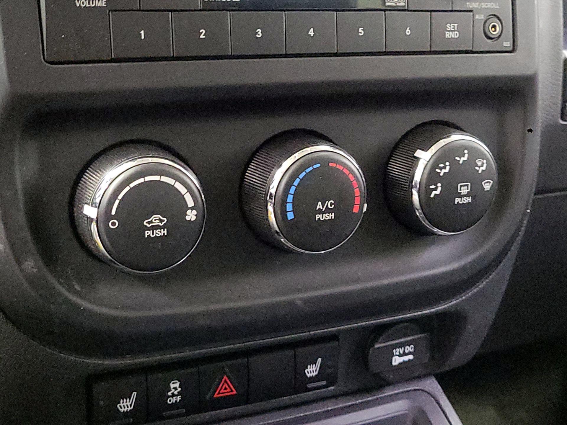 Thumbnail: 2016 Jeep Patriot - 12