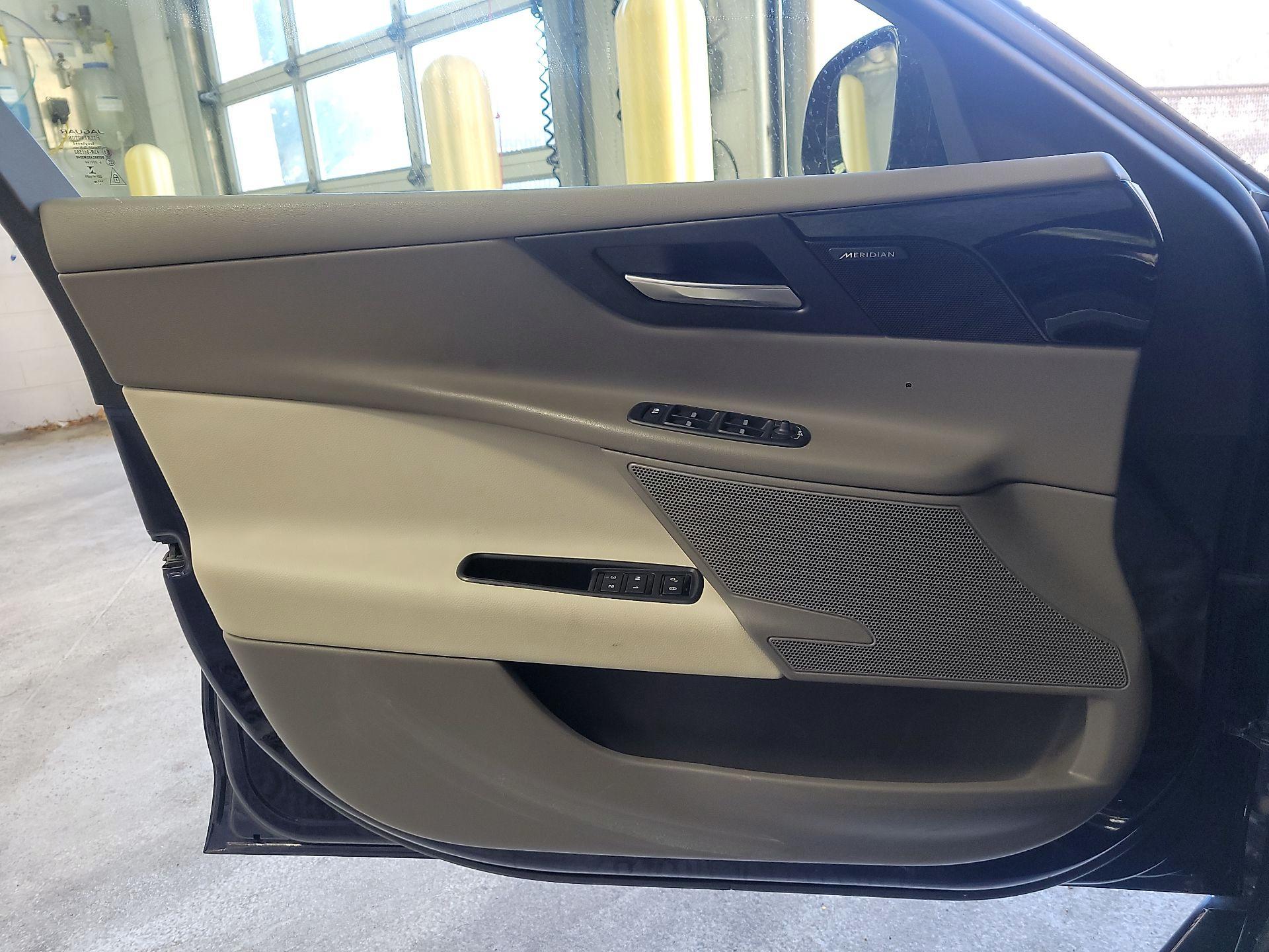 Thumbnail: 2019 Jaguar XE - 10