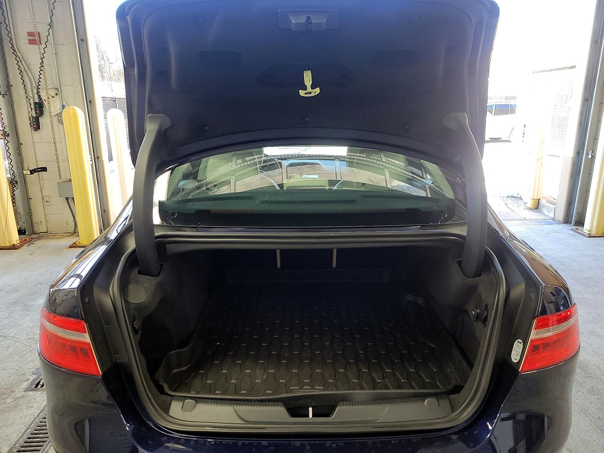 Thumbnail: 2019 Jaguar XE - 20