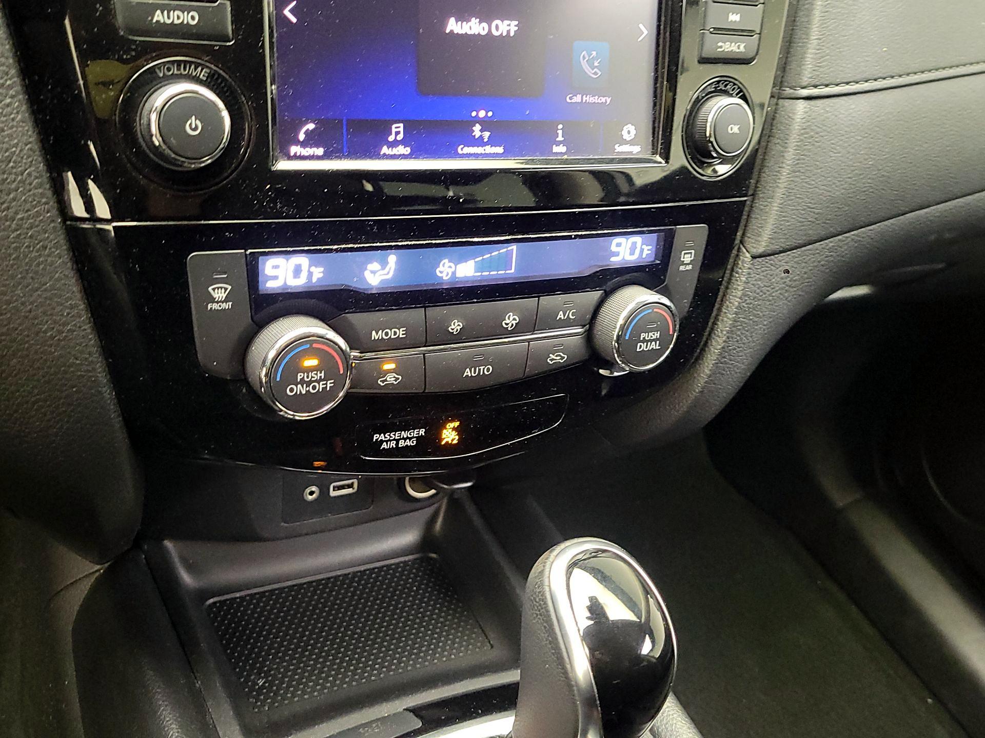 Thumbnail: 2019 Nissan Rogue - 16