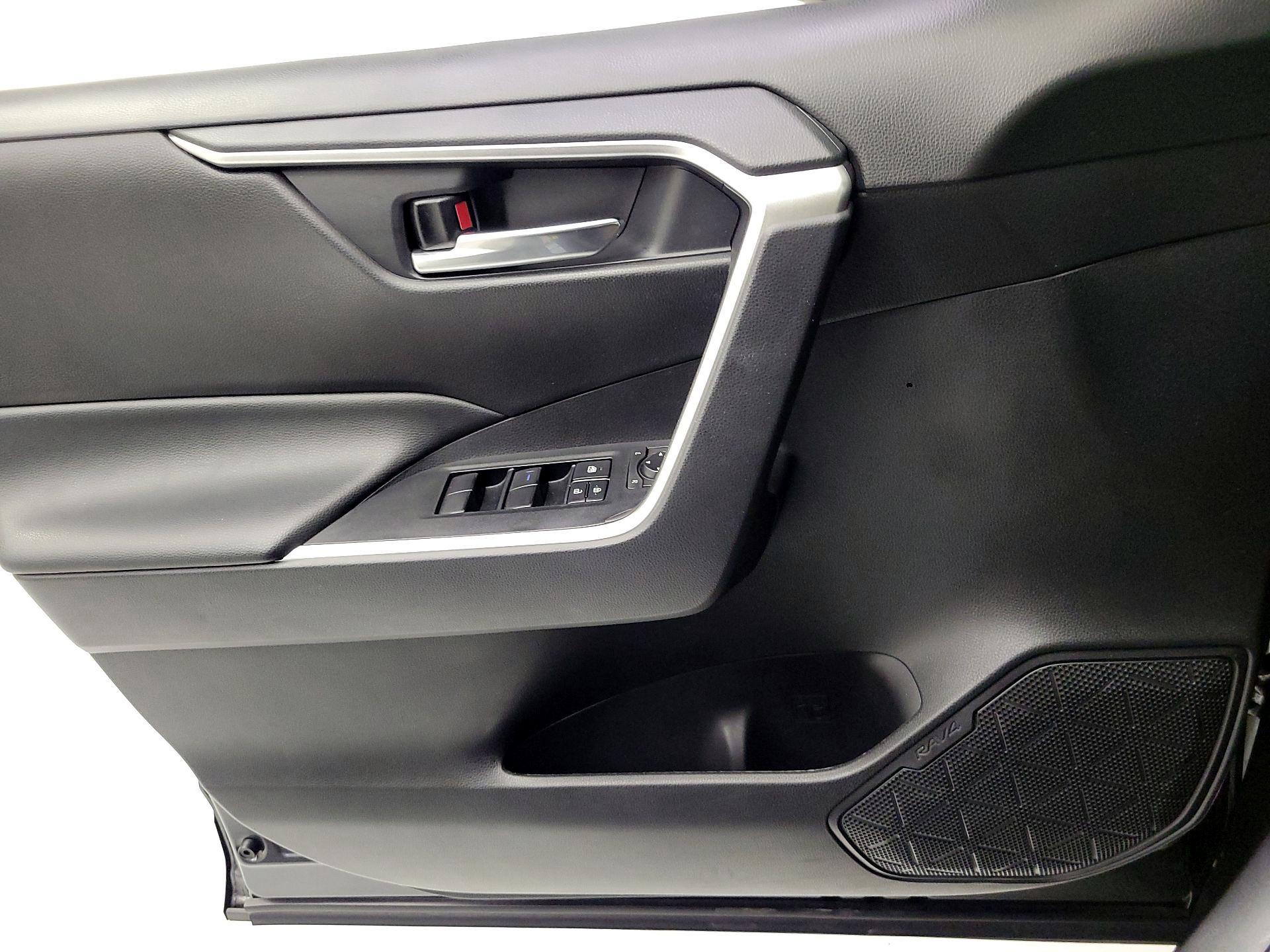 Thumbnail: 2020 Toyota RAV4 - 12