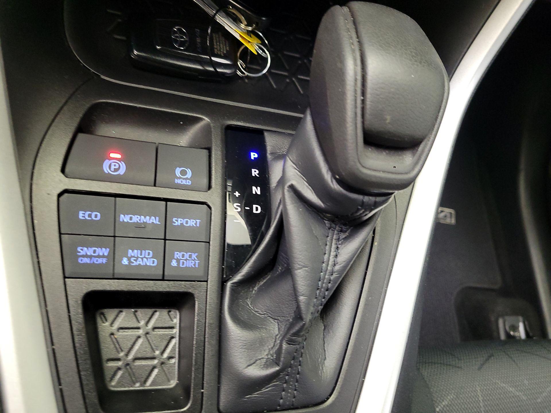 Thumbnail: 2020 Toyota RAV4 - 17